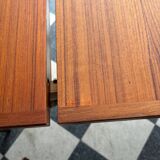 Extendable teak table