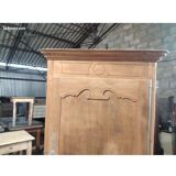 Parisian bonnetière wardrobe