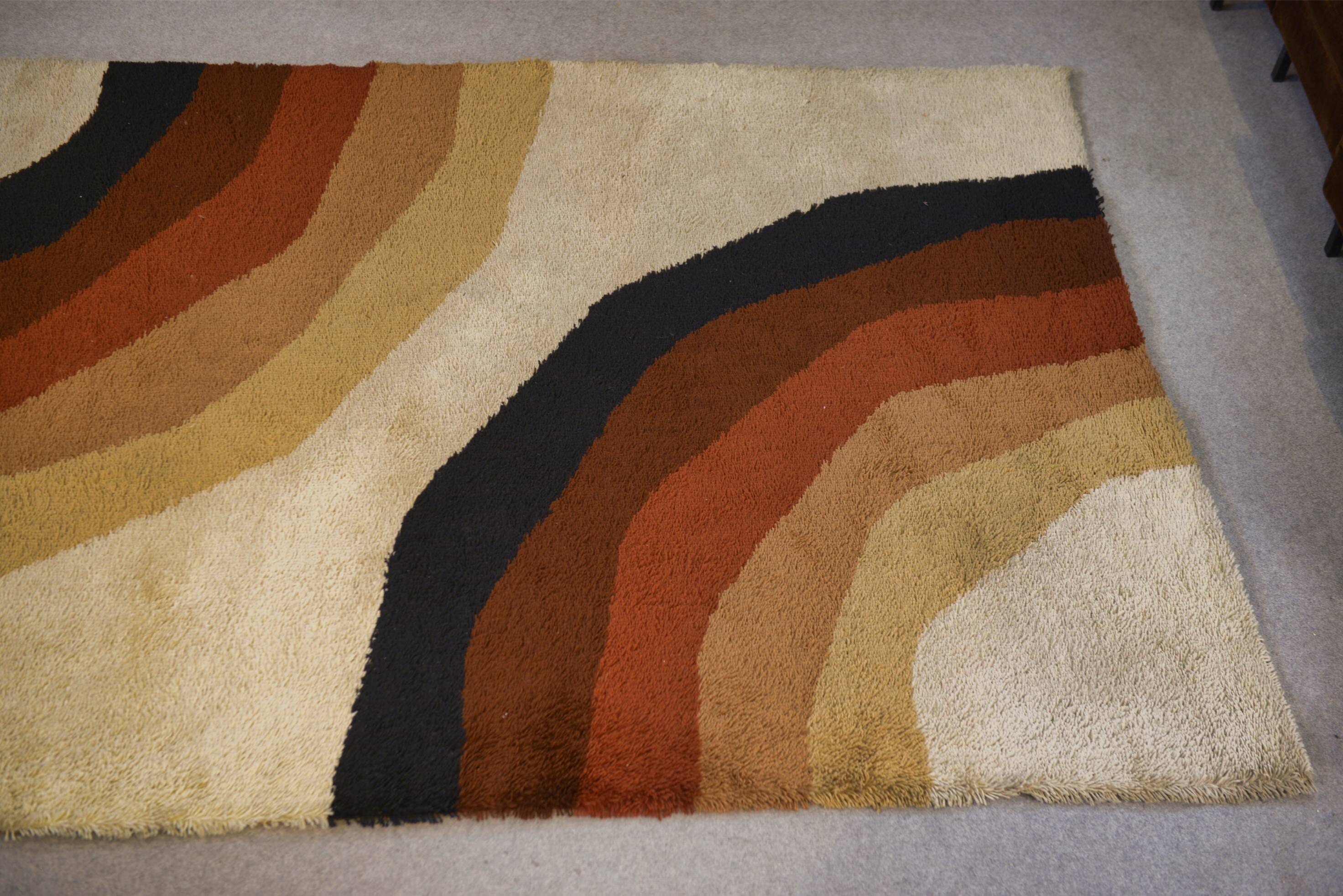 Rug published by Herforder Teppiche, 1970s pop art design.