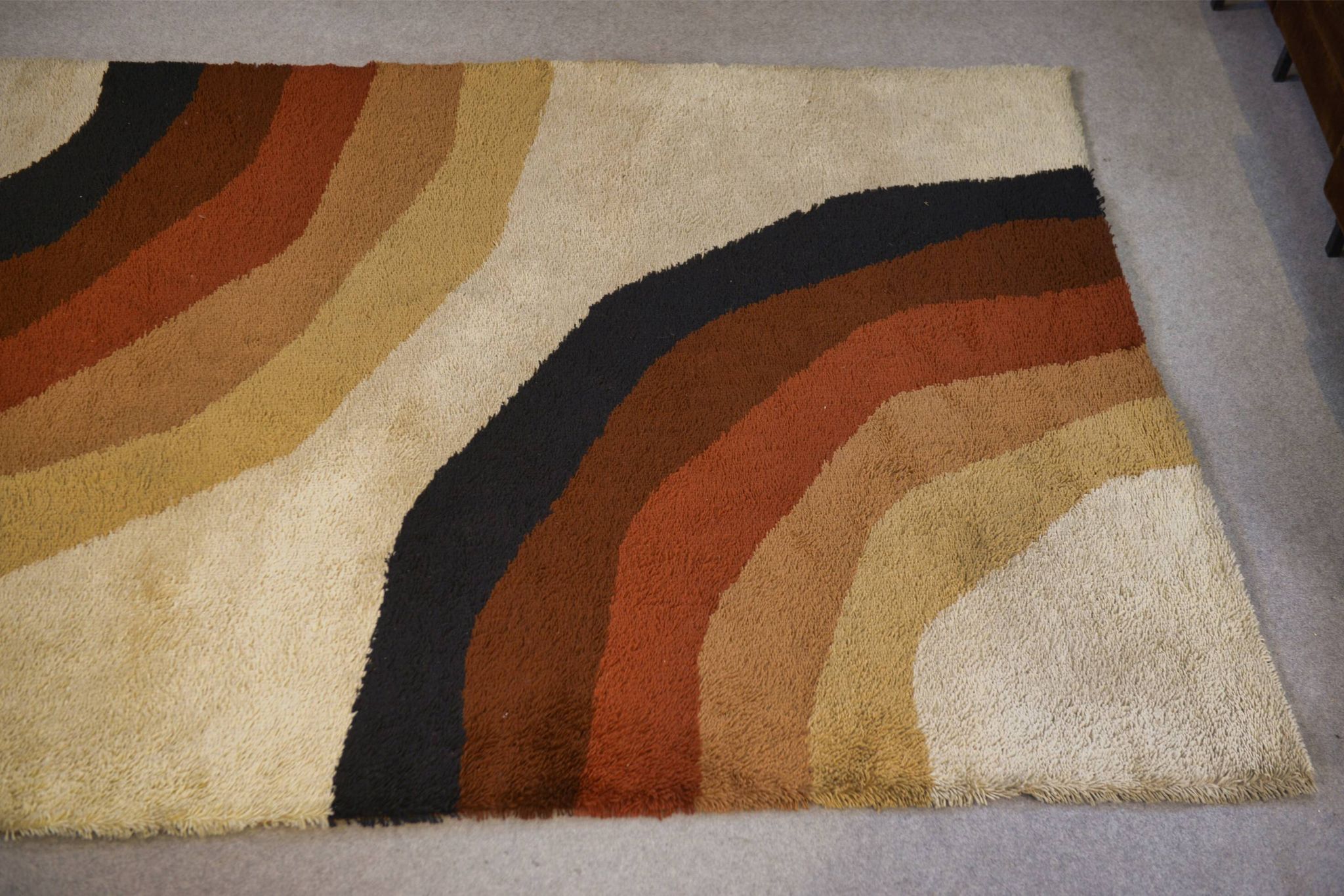 Rug published by Herforder Teppiche, 1970s pop art design.