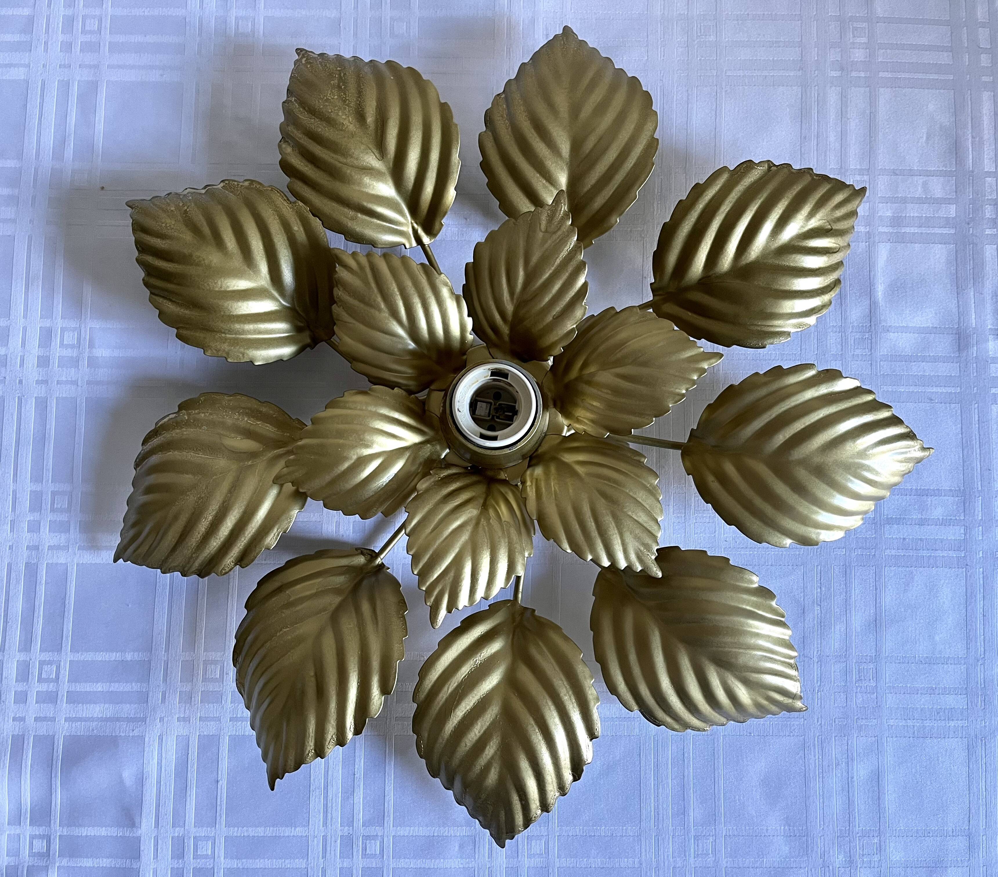 Wall lamp or ceiling lamp golden flower
