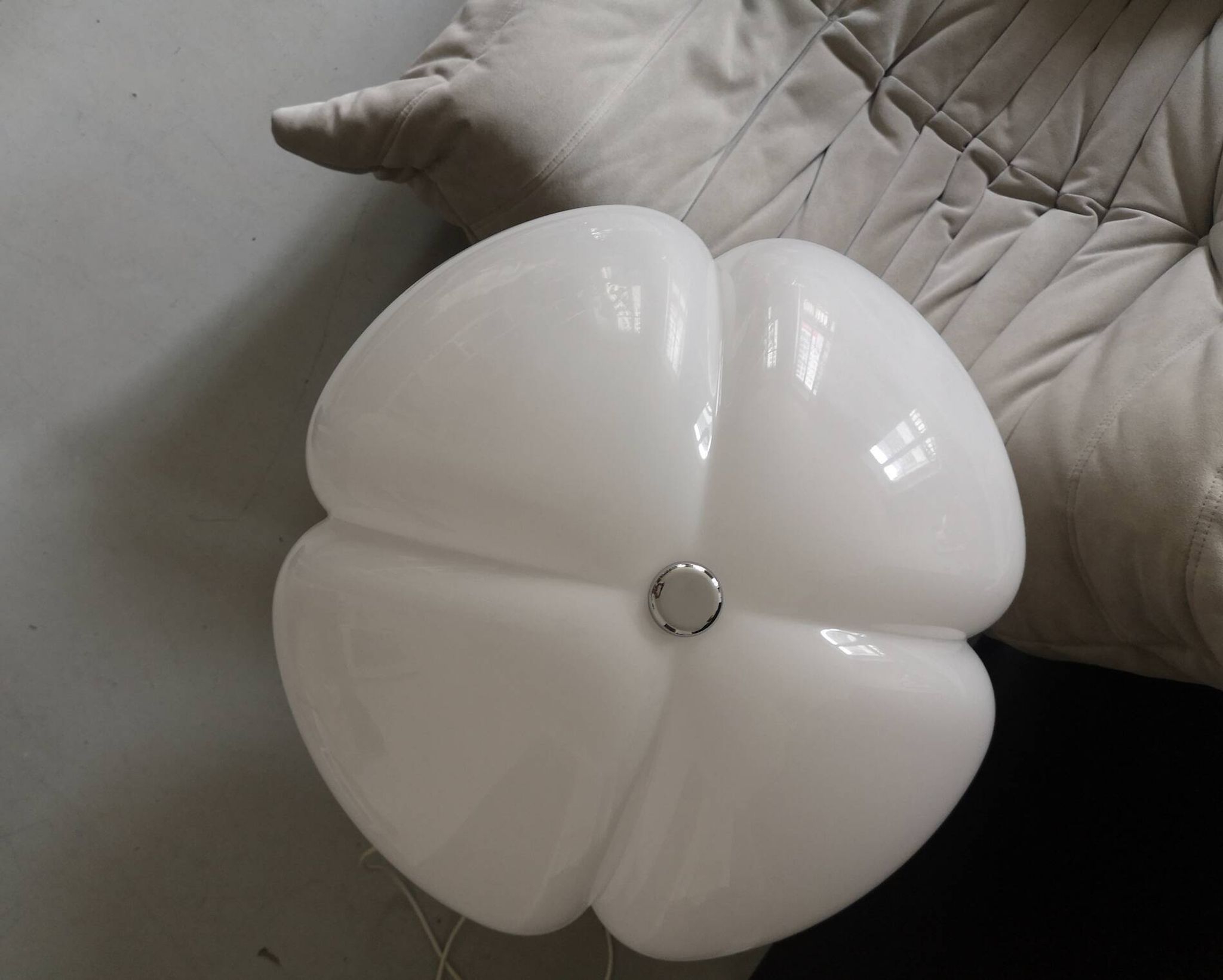 Mushroom lamp "quadrifoglio" in chrome metal by Gea Aulenti, harvey guzzini 1970