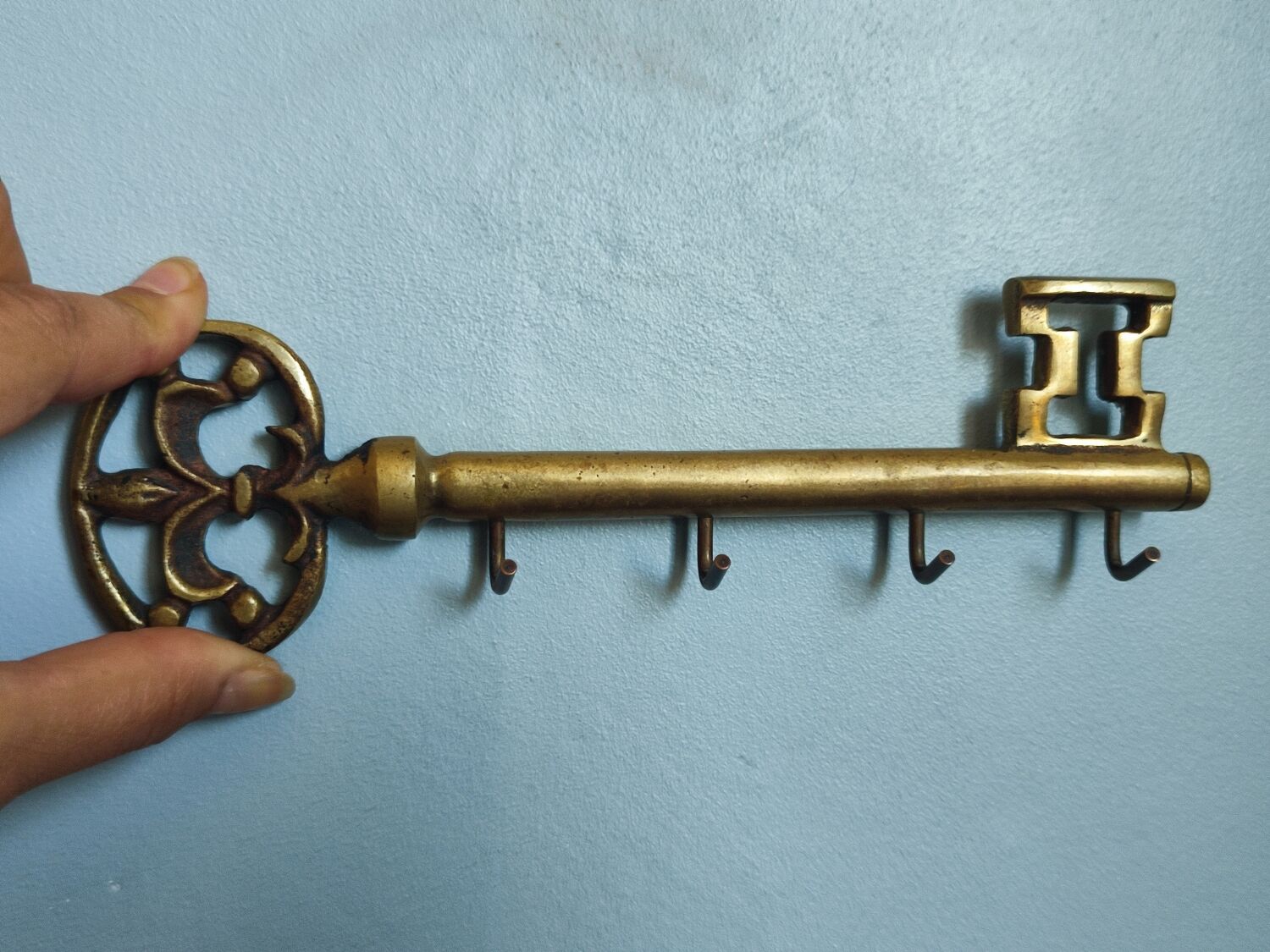 Key holder in the shape of a vintage key