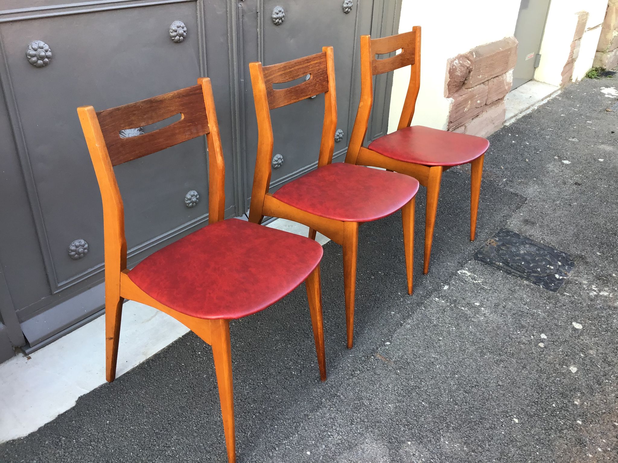 3 Scandinavian chairs 1960 feet compass