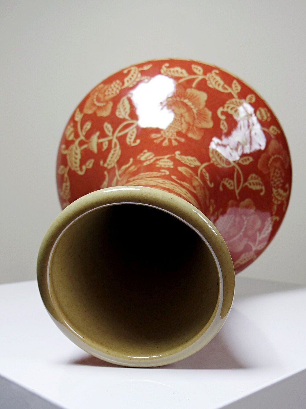 Vase Chinois XXe céramique peinte main teinte inhabituelle rouge