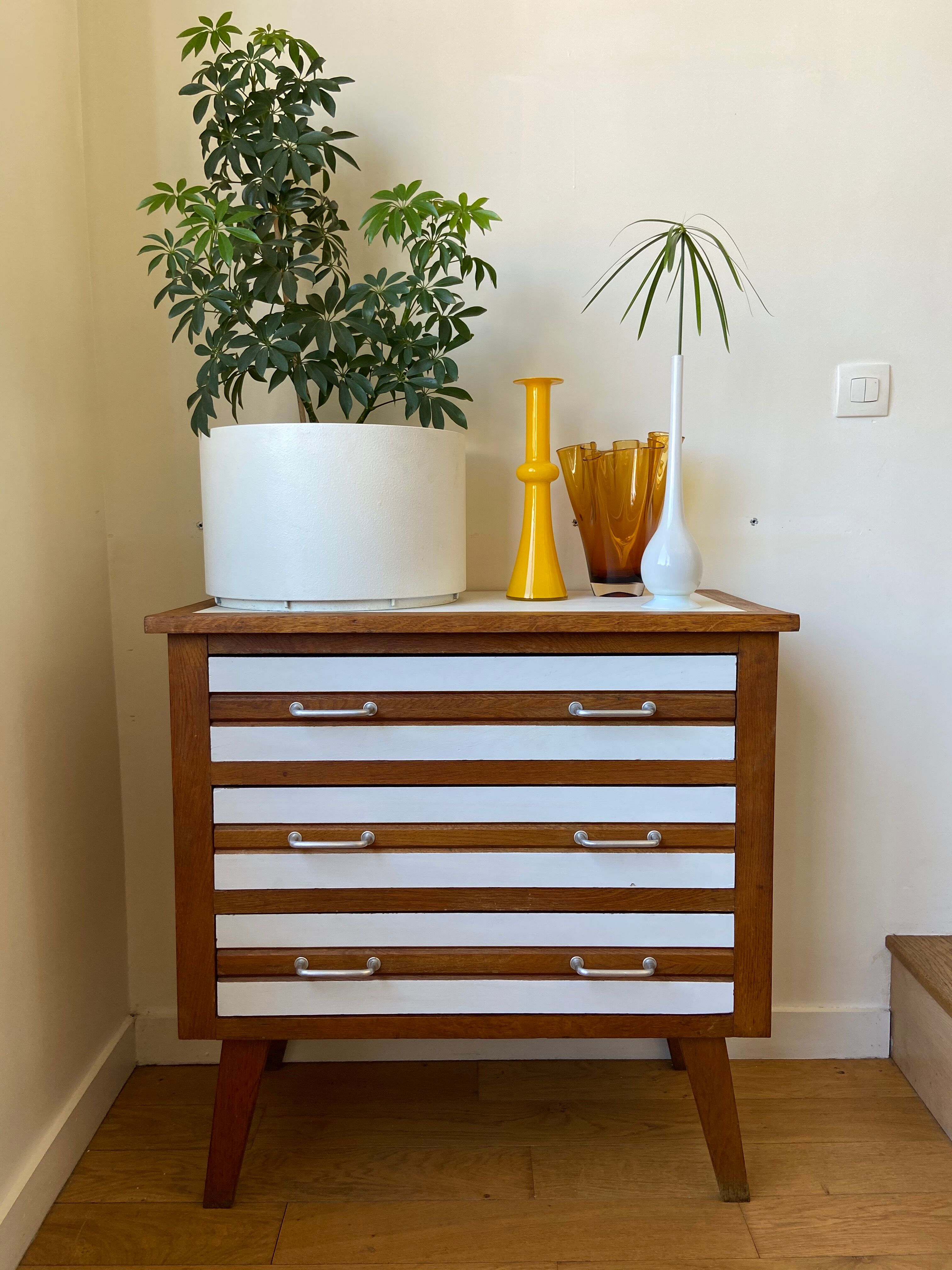 Commode en bois trois tiroirs