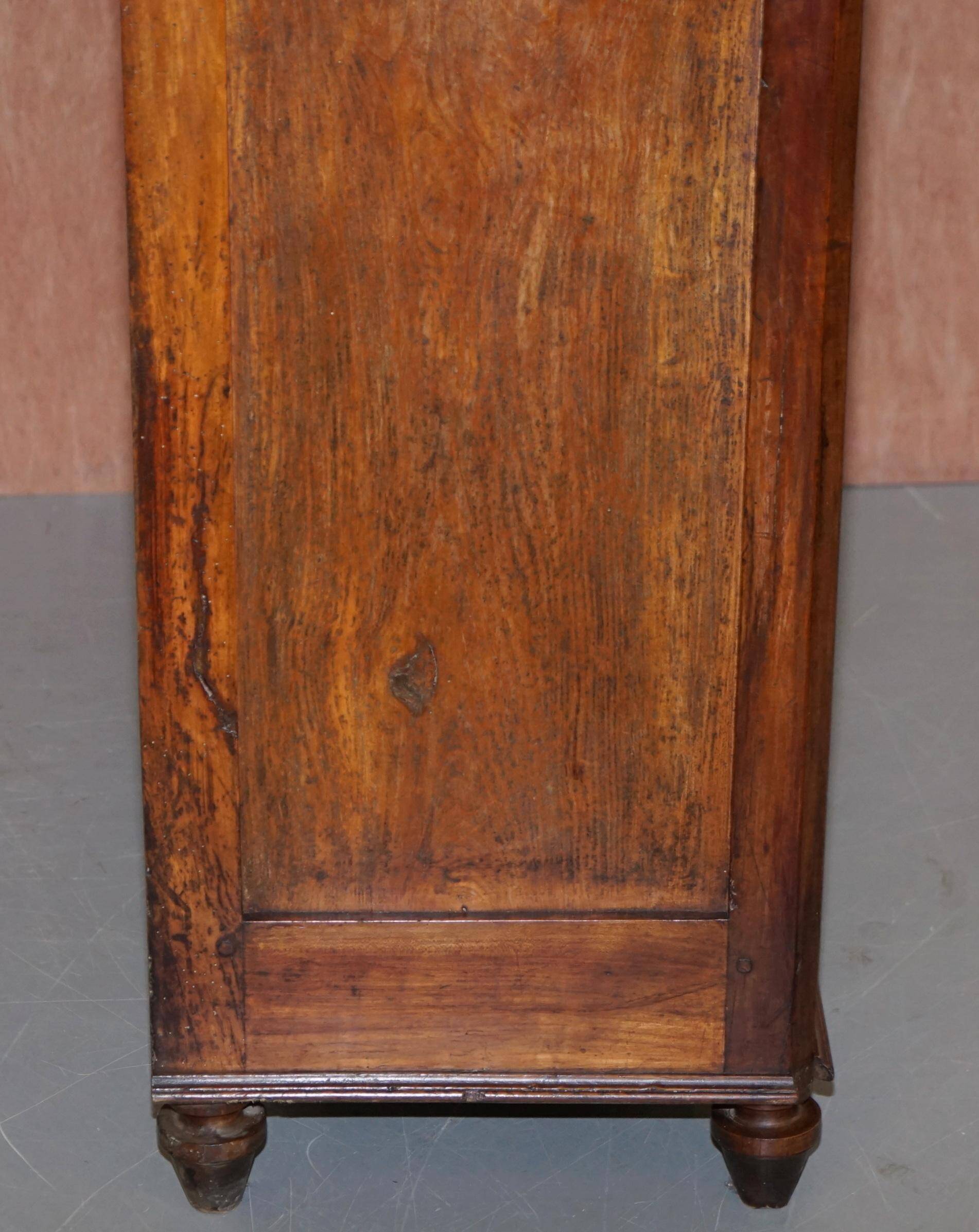 Armoire à pots française en bois fruitier circa 1820