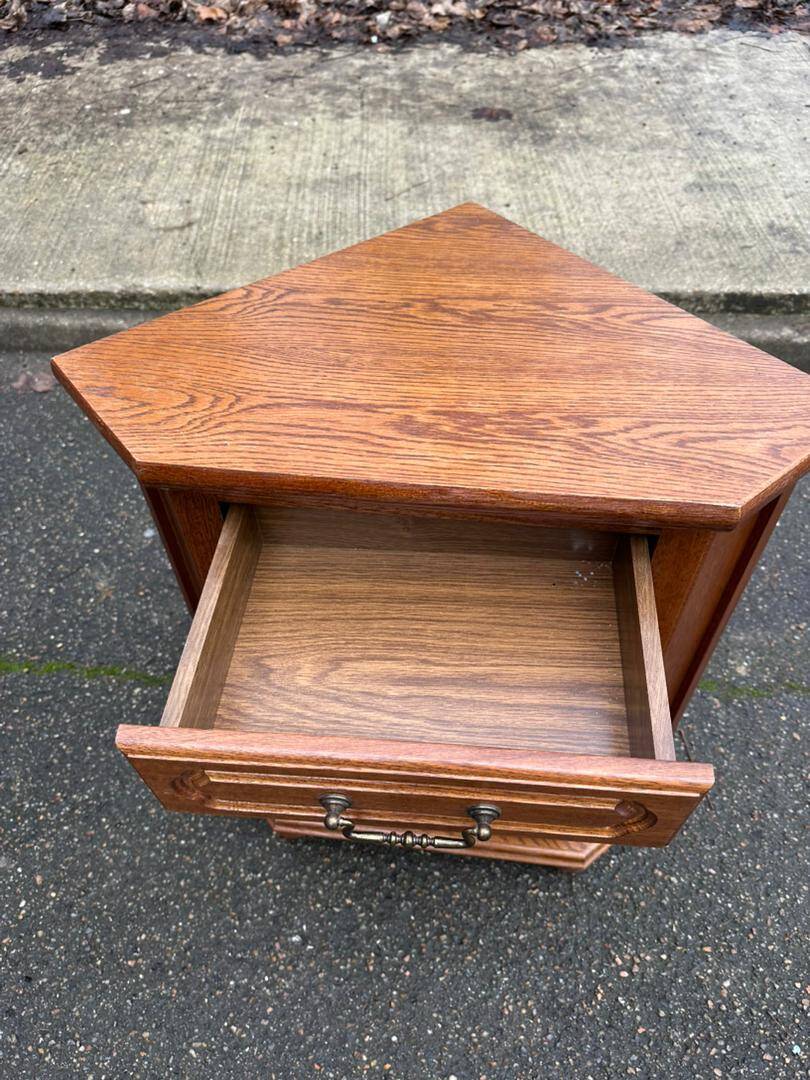 Wooden corner TV cabinet in solid wood, Louis XIV style.