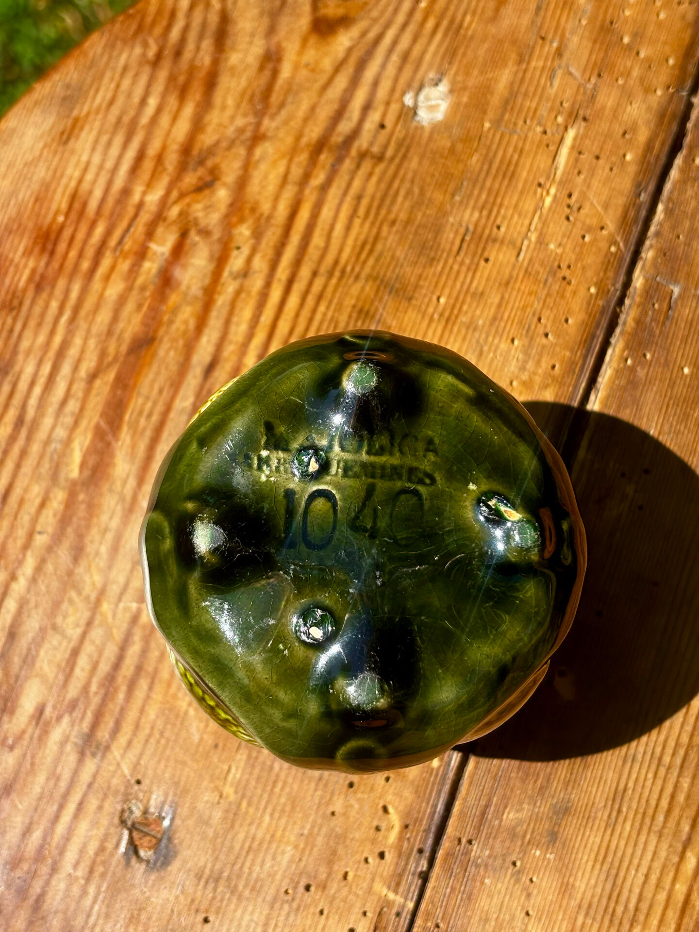 Pretty little antique pot, Majolica Sarreguemines green slipware.