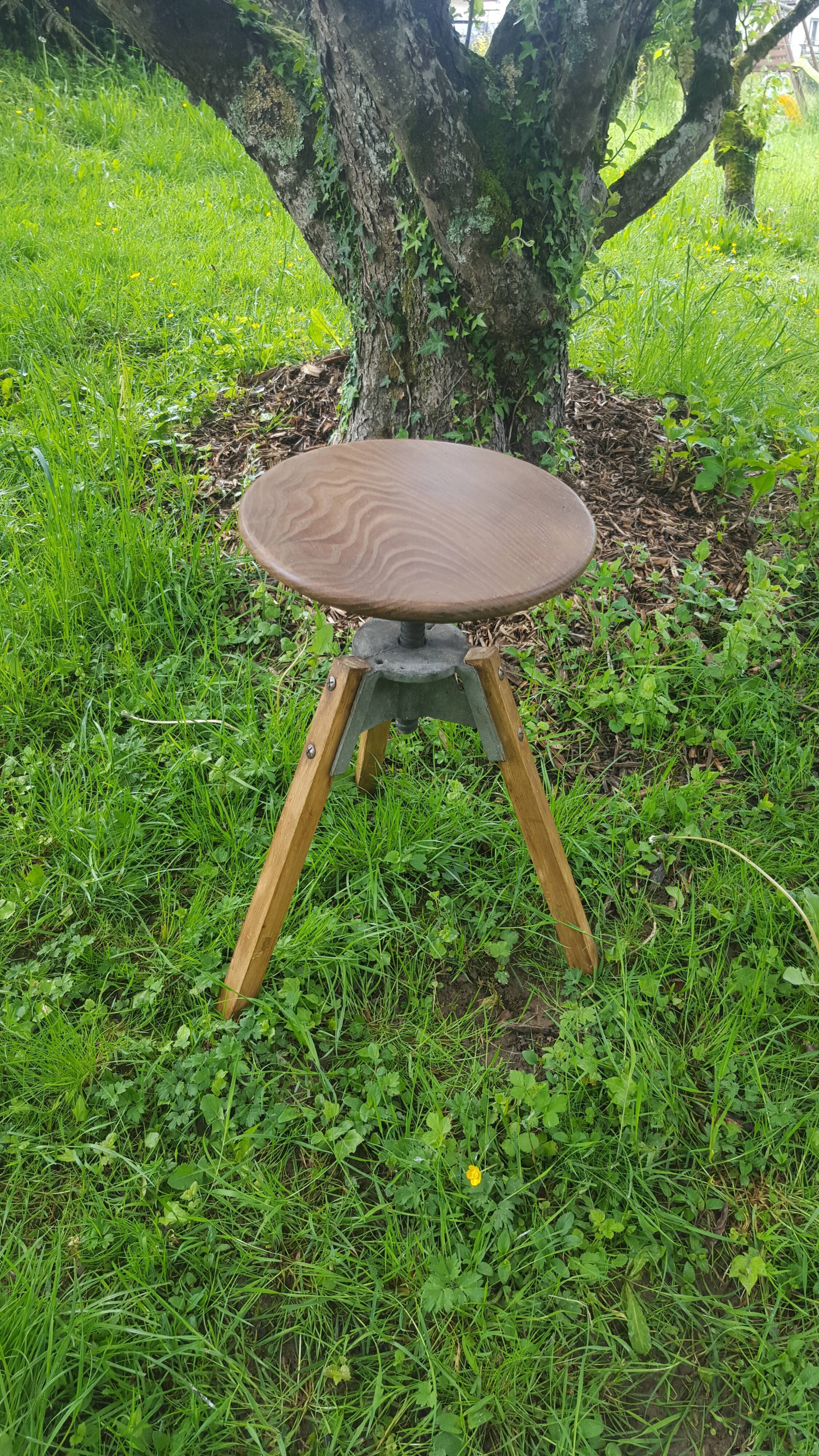 Screw workshop tripod