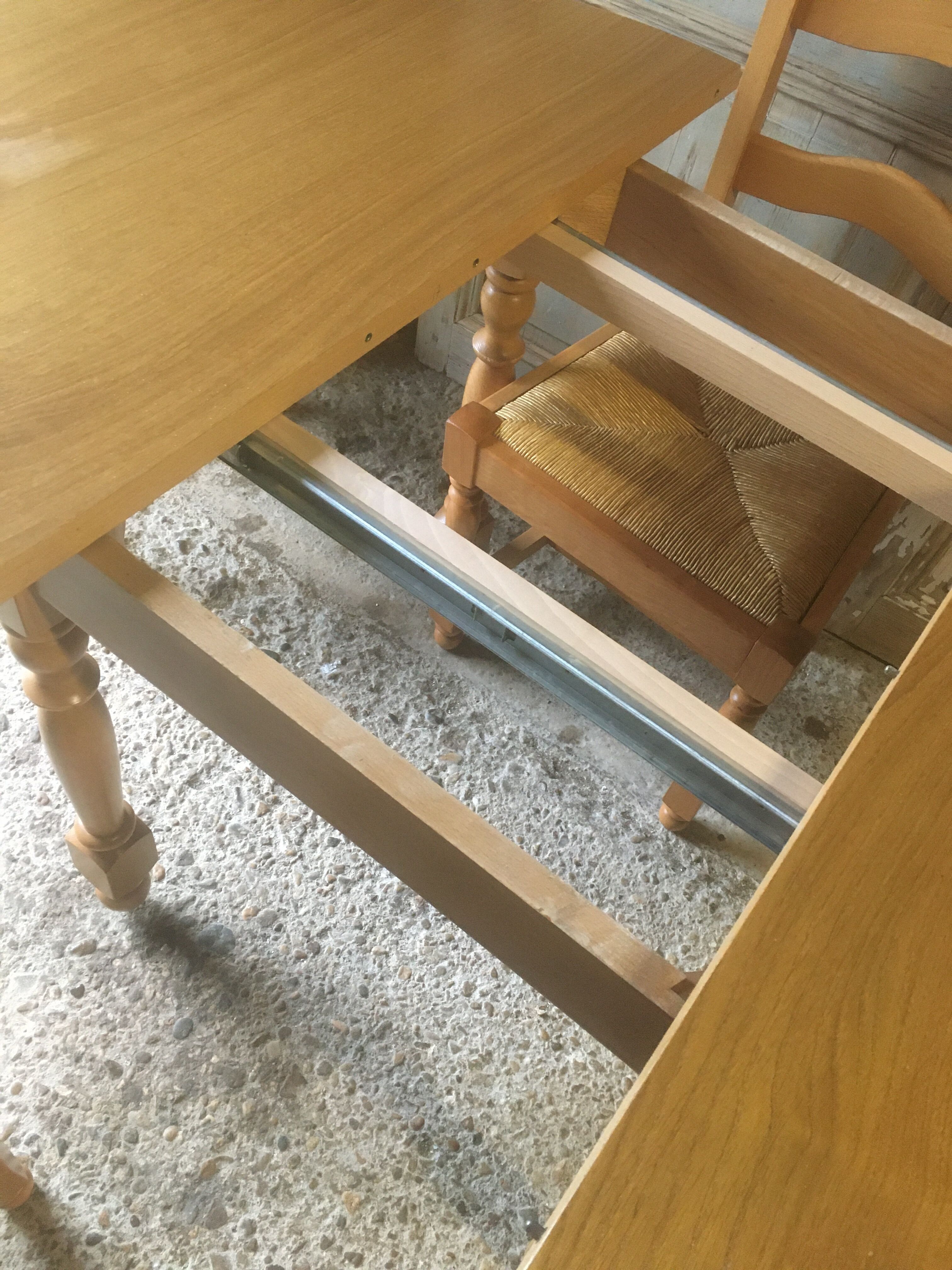 Round table & 4 rush-seated chairs in oak and beech