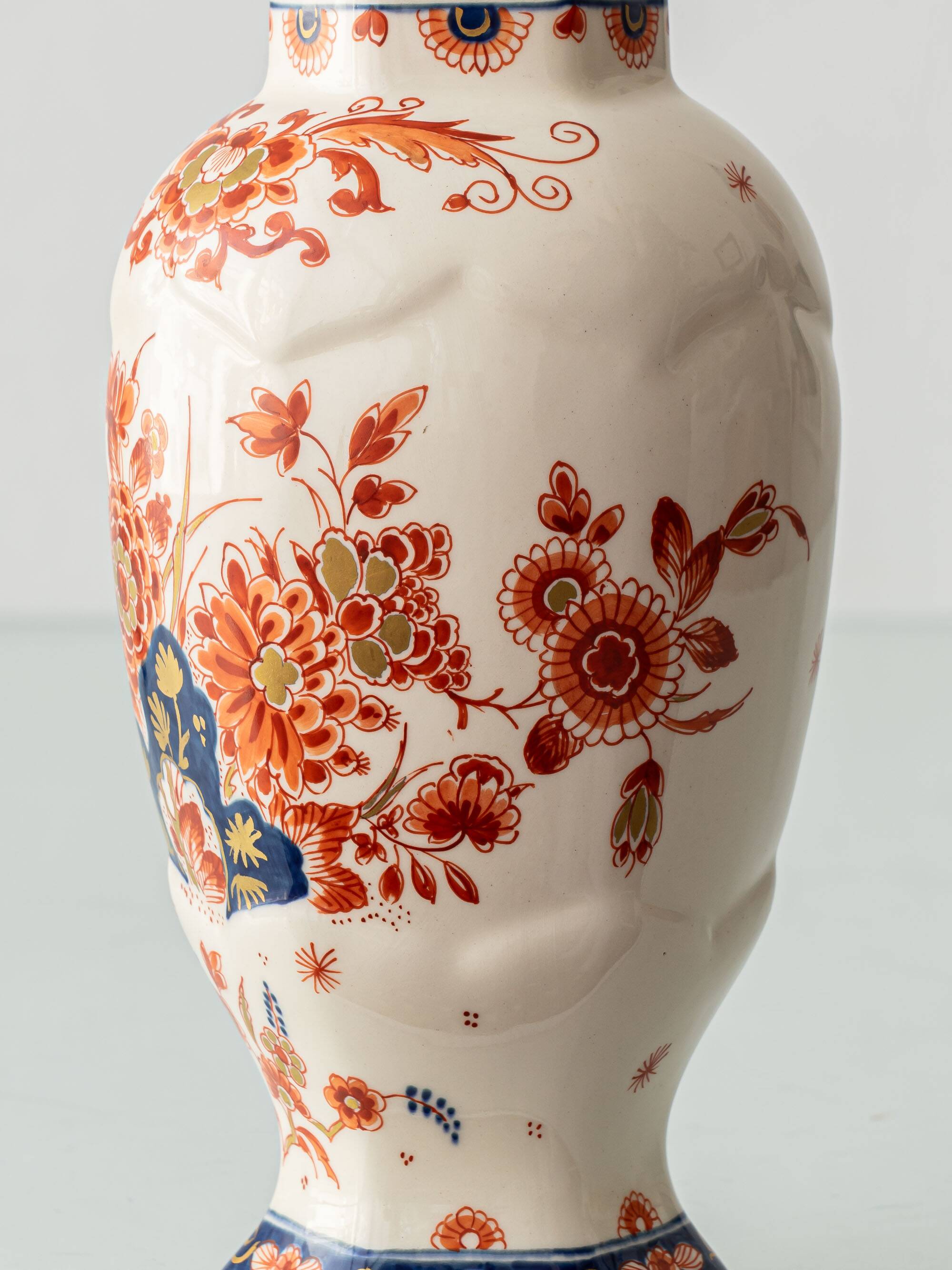 Pair of "Pijnacker" Imari Style Table Lamps from Royal Delft, Hand-Painted with Silk Shades