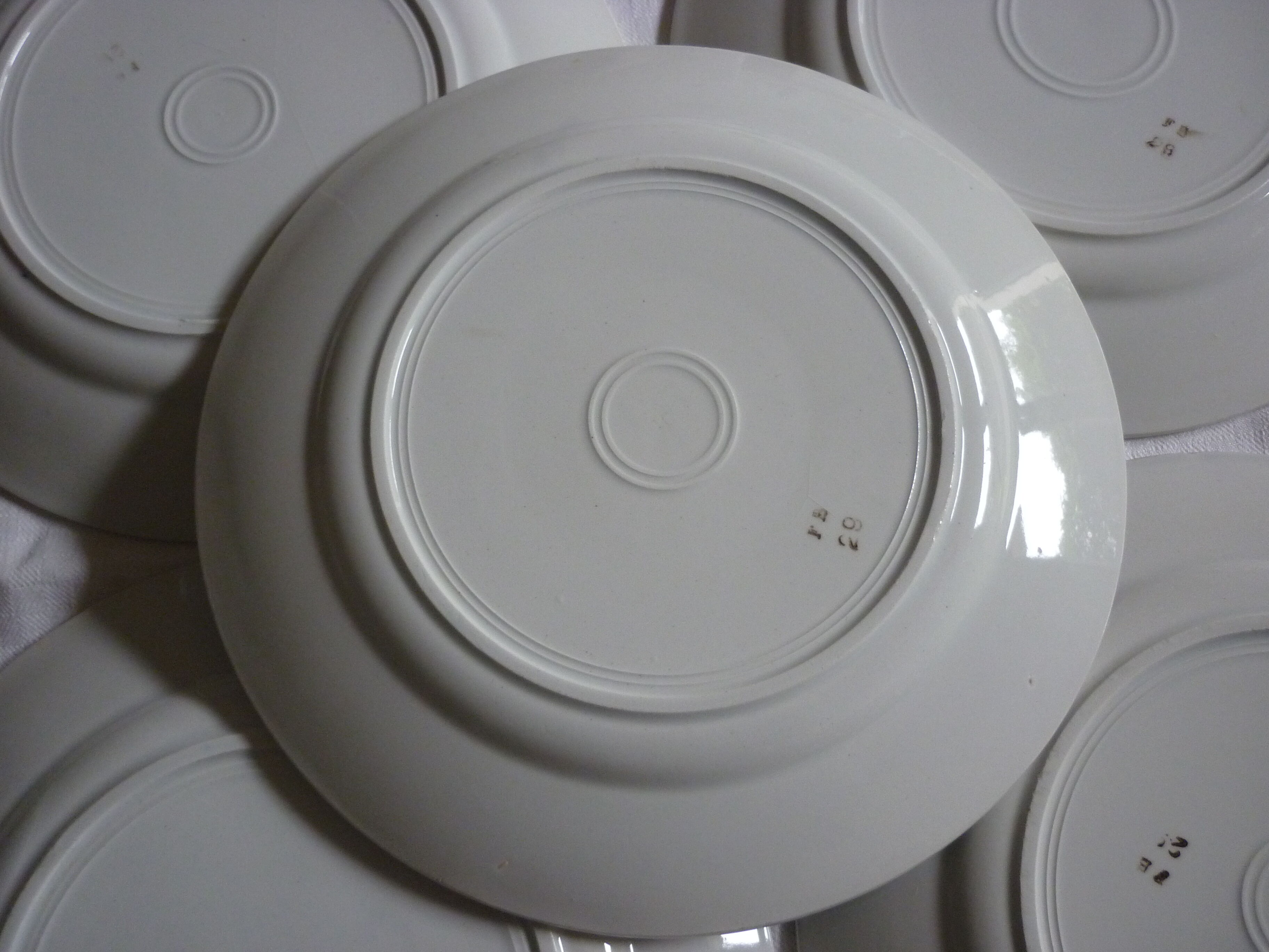 5 plates of vintage blue flowers