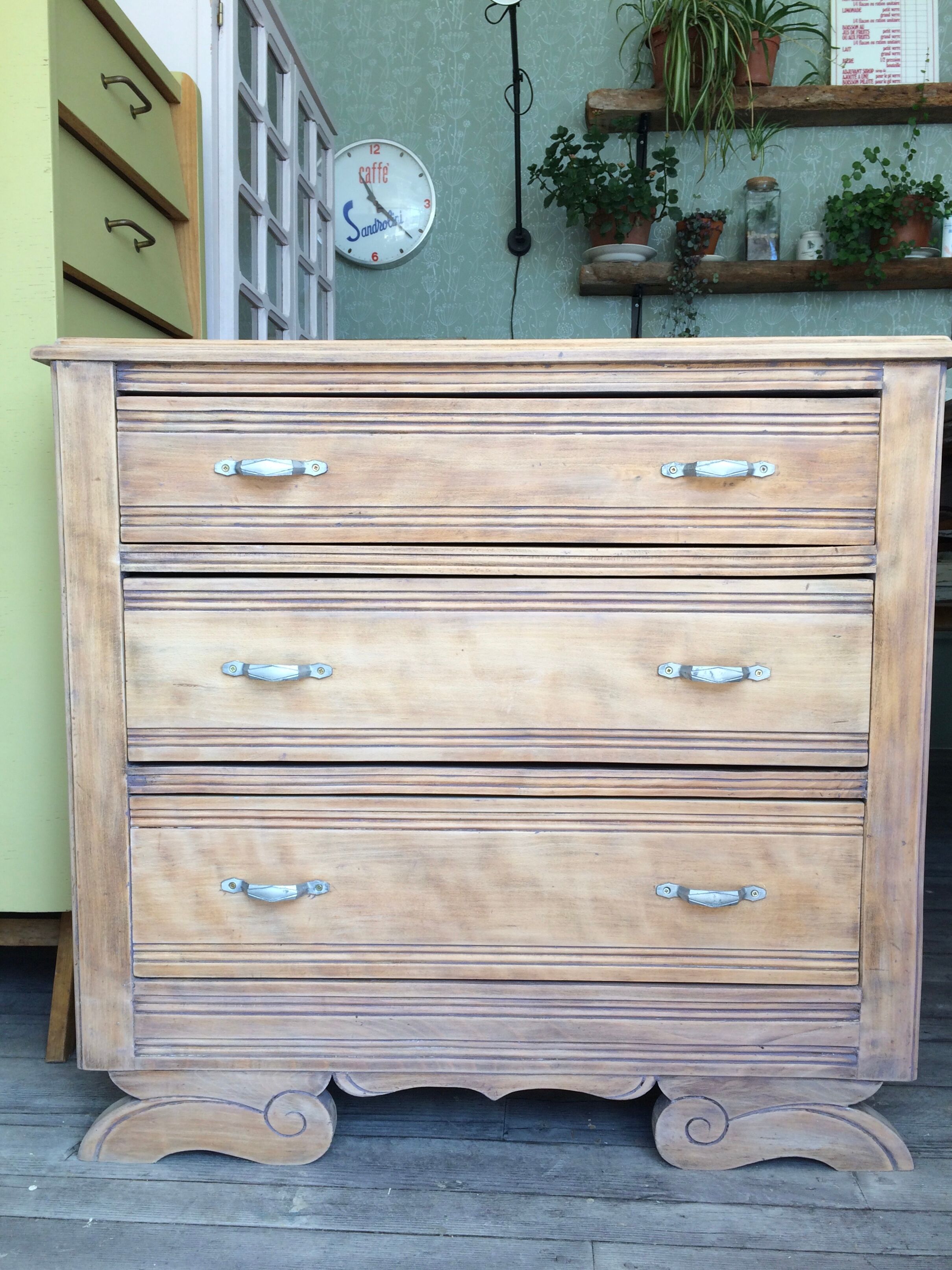 Art Deco chest of drawers
