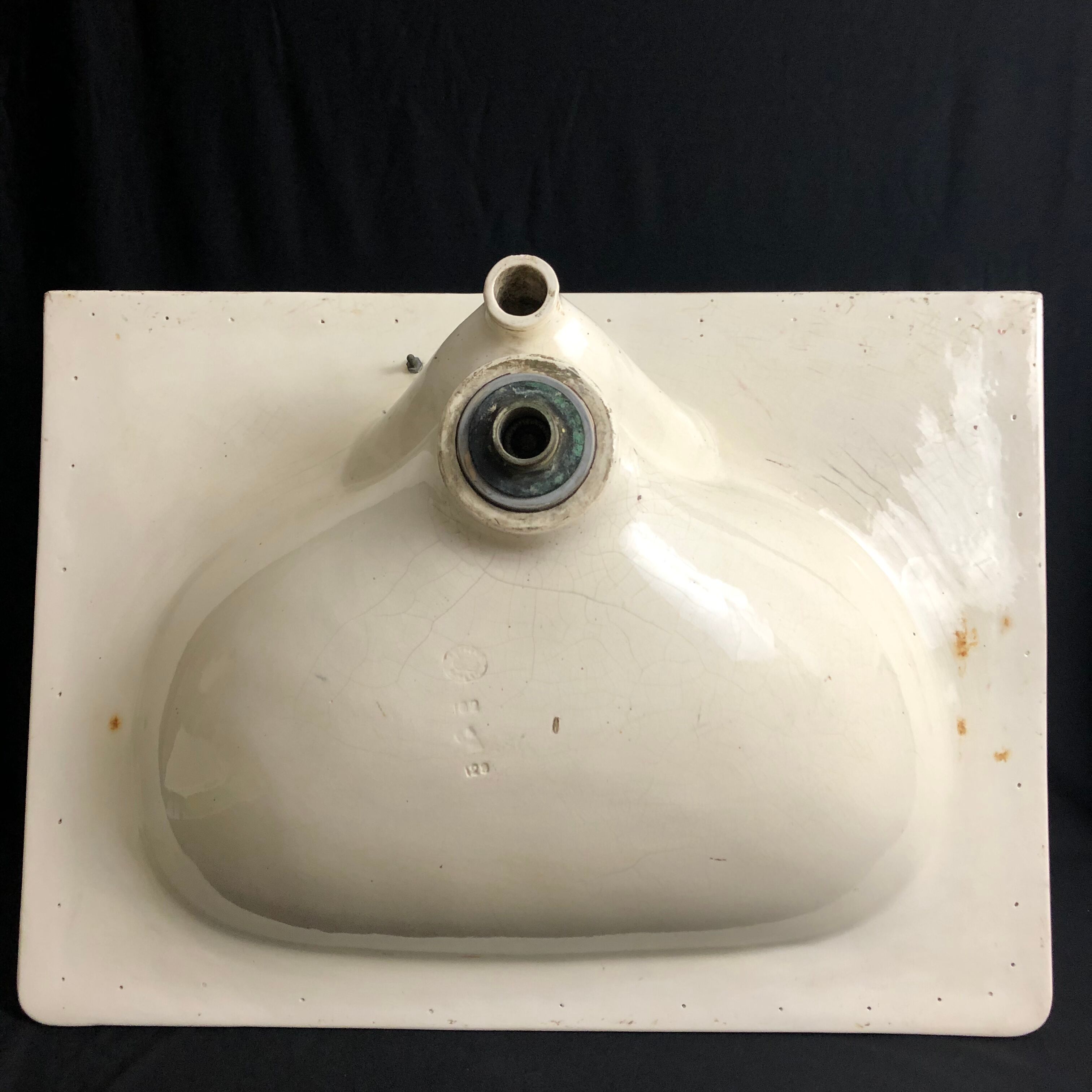 Ancient sink - English earthenware