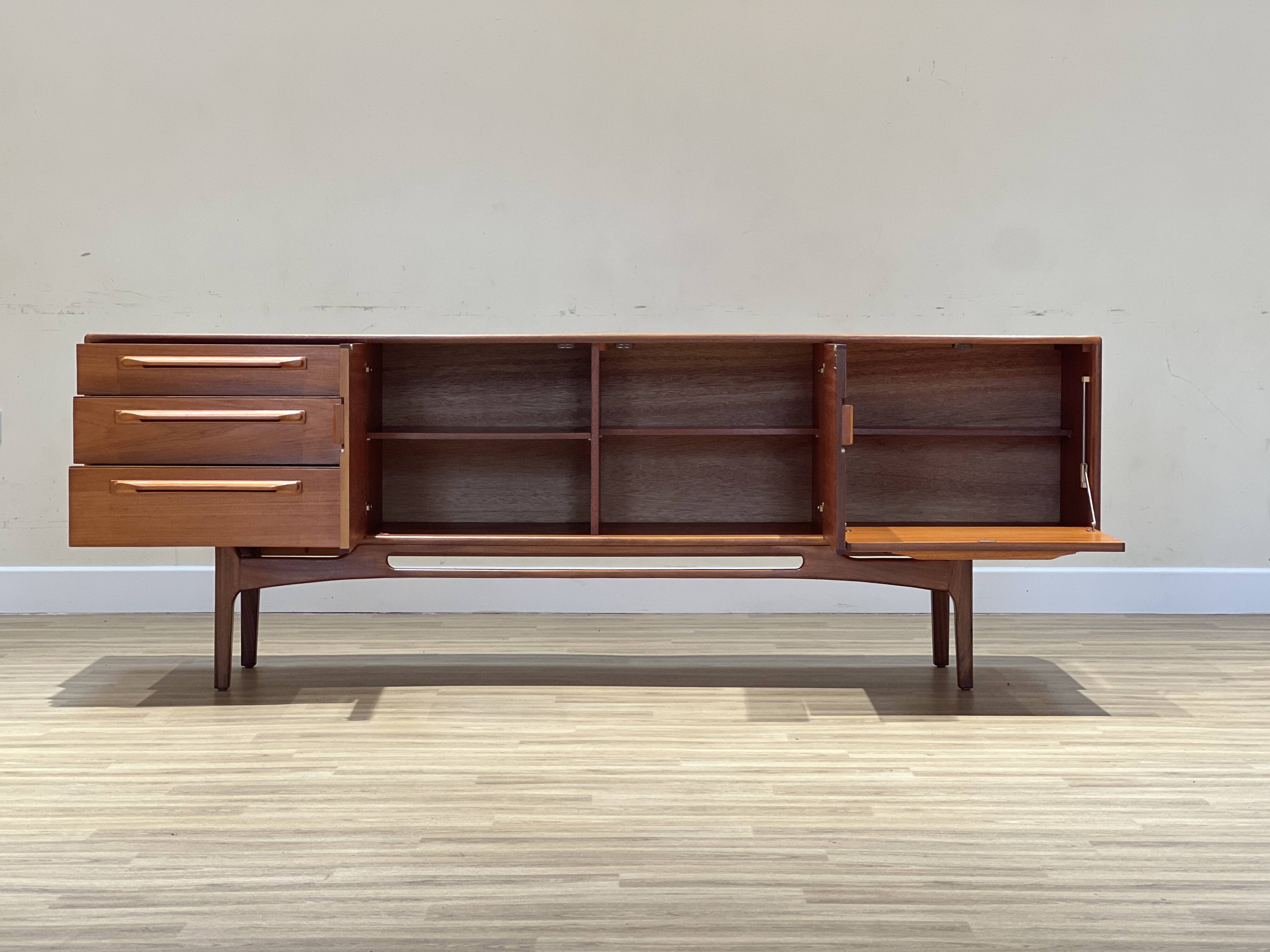 Buffet en teck par Beithcraft