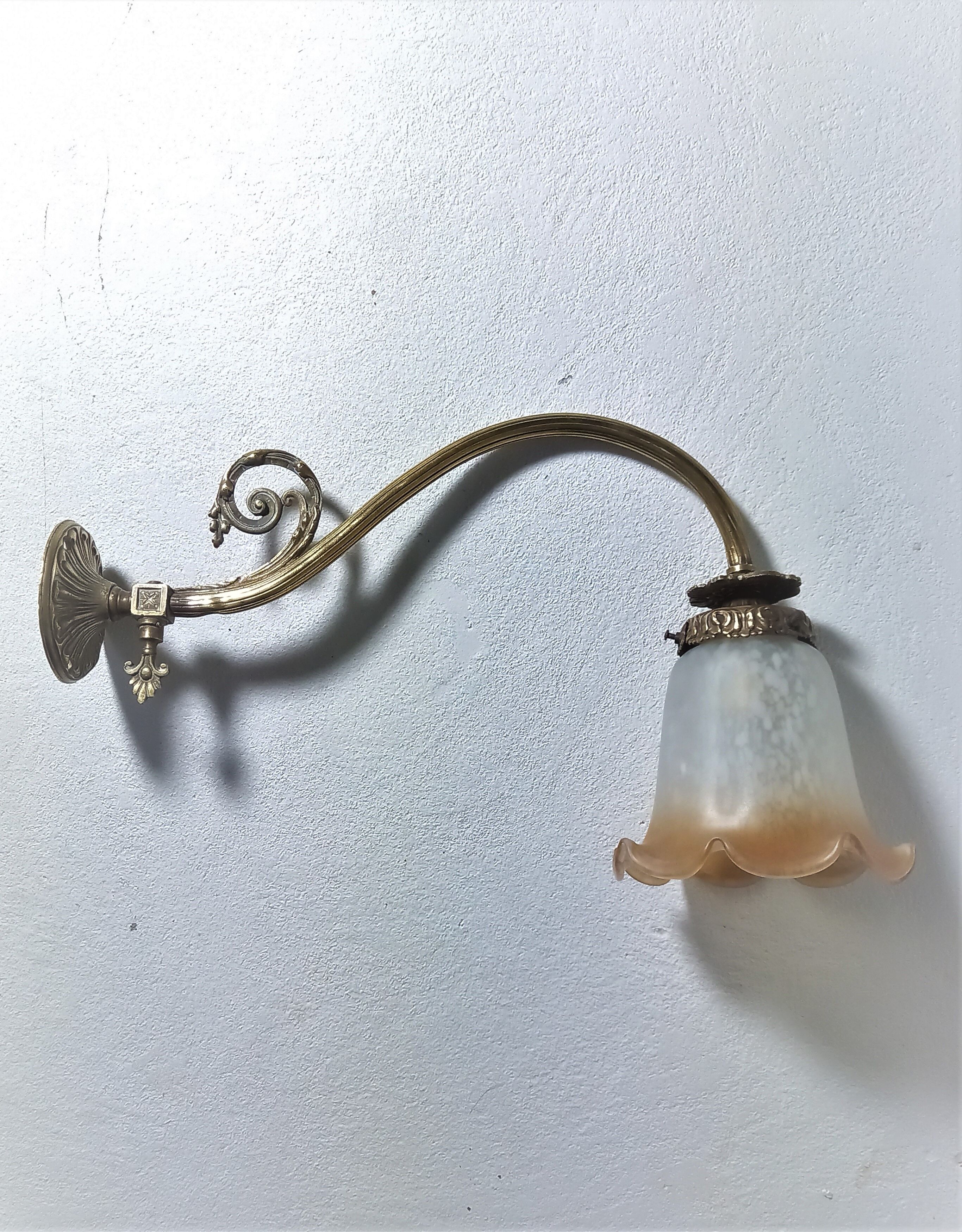 Brass wall lamp with speckled glass tulip