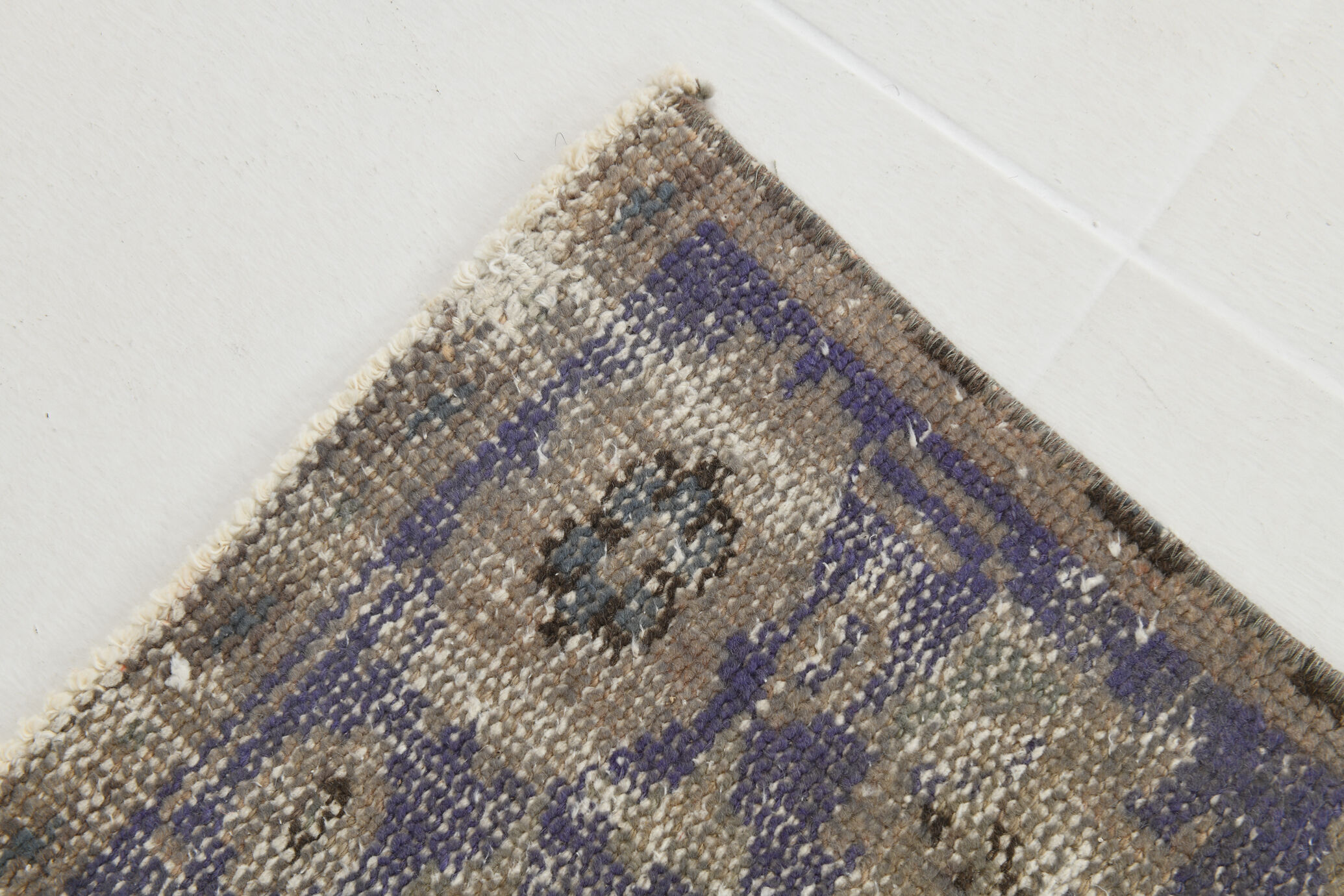 6x9 distressed wool vintage rug 292x191cm