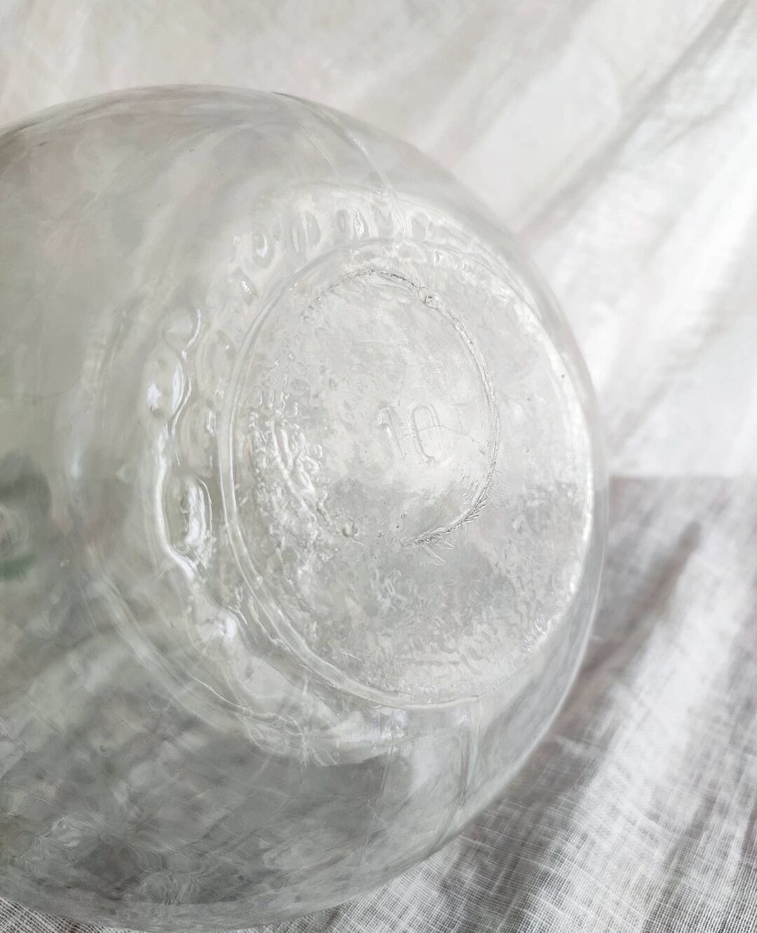 Demijohn 10 liters in molded glass H 35 cm and D 26 cm