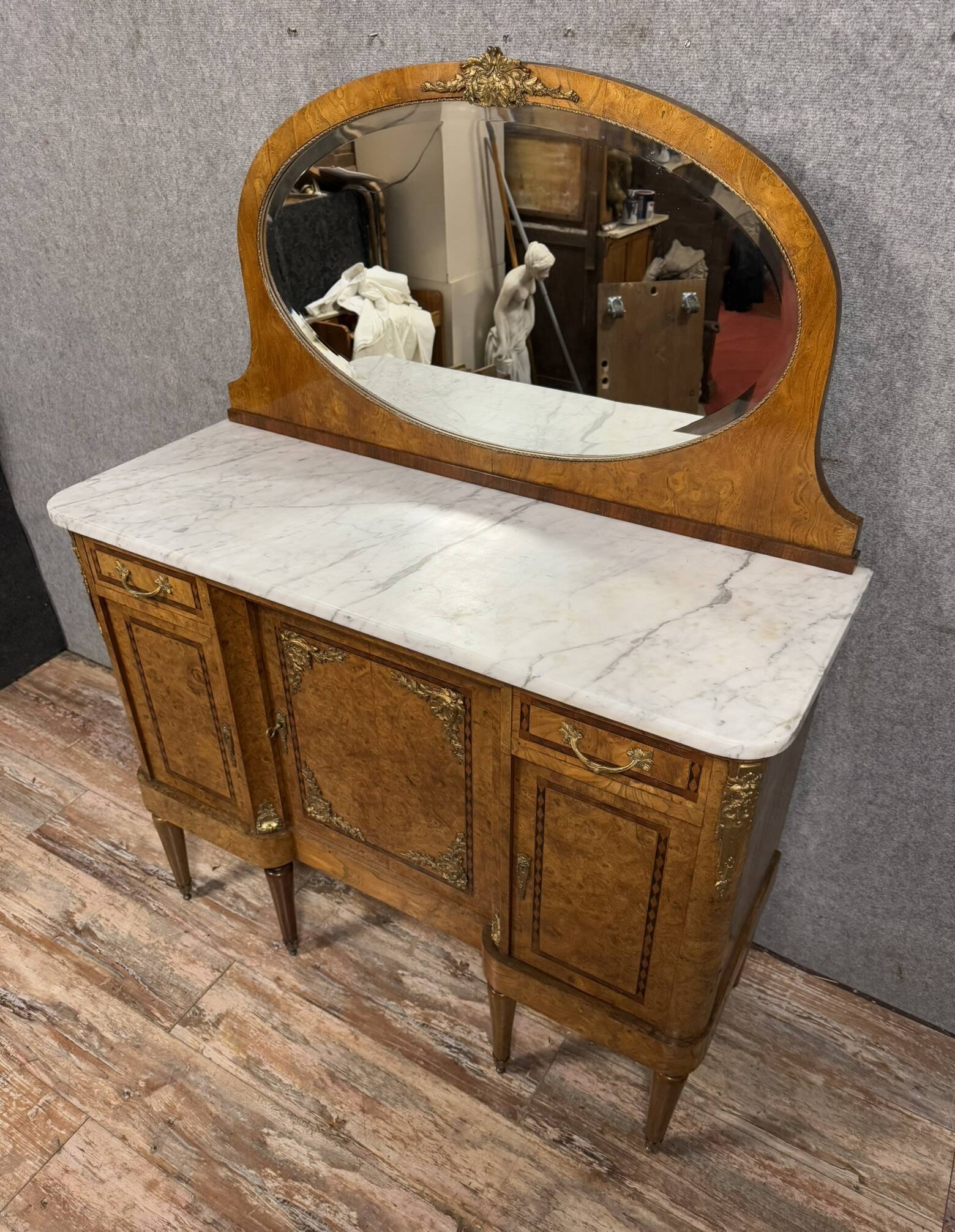 Buffet style Louis XVI en marqueterie vers 1880