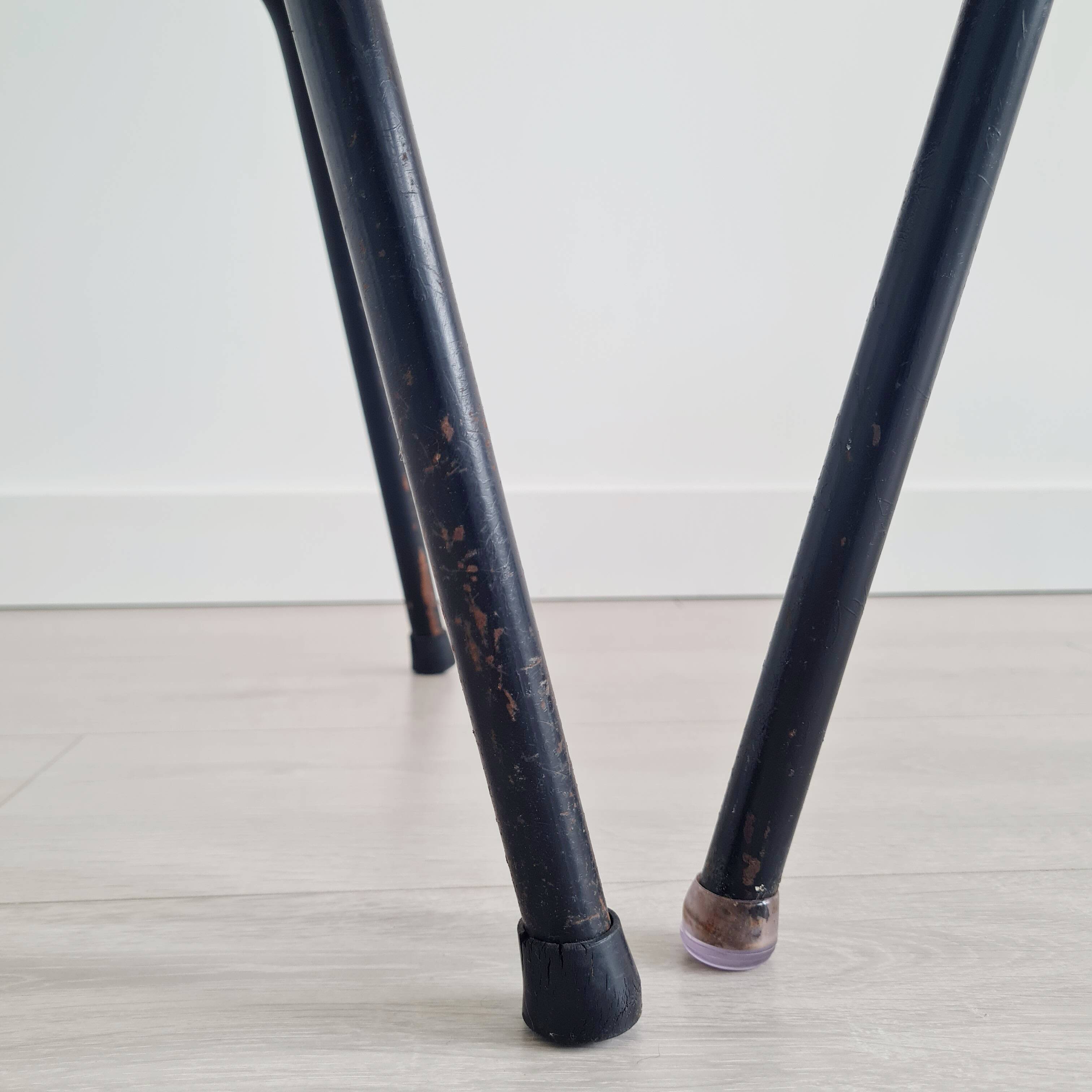 Suite de 5 chaises années 50