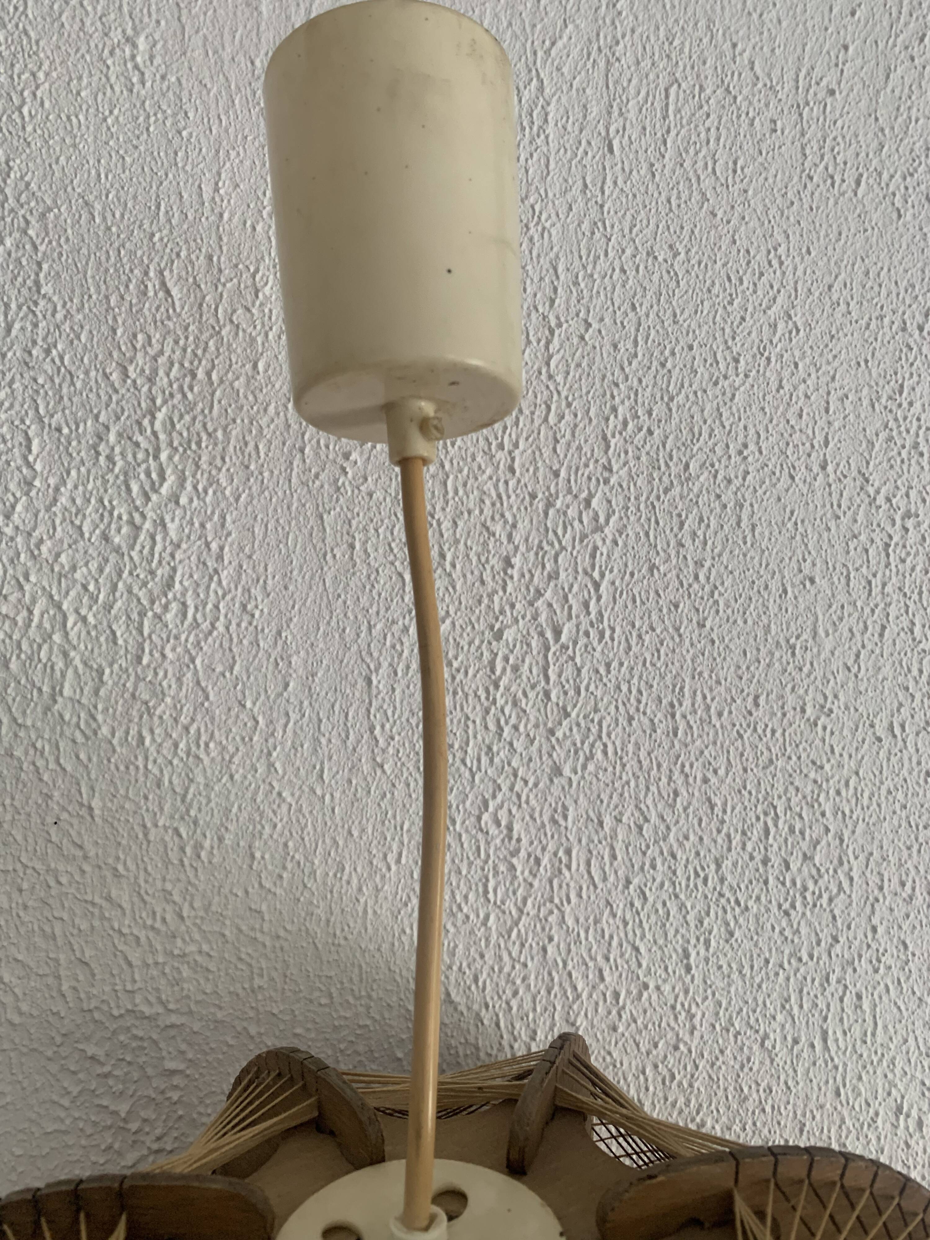 Vintage 1960s Scandinavian pendant light, wire and wood - 30 x 21 cm