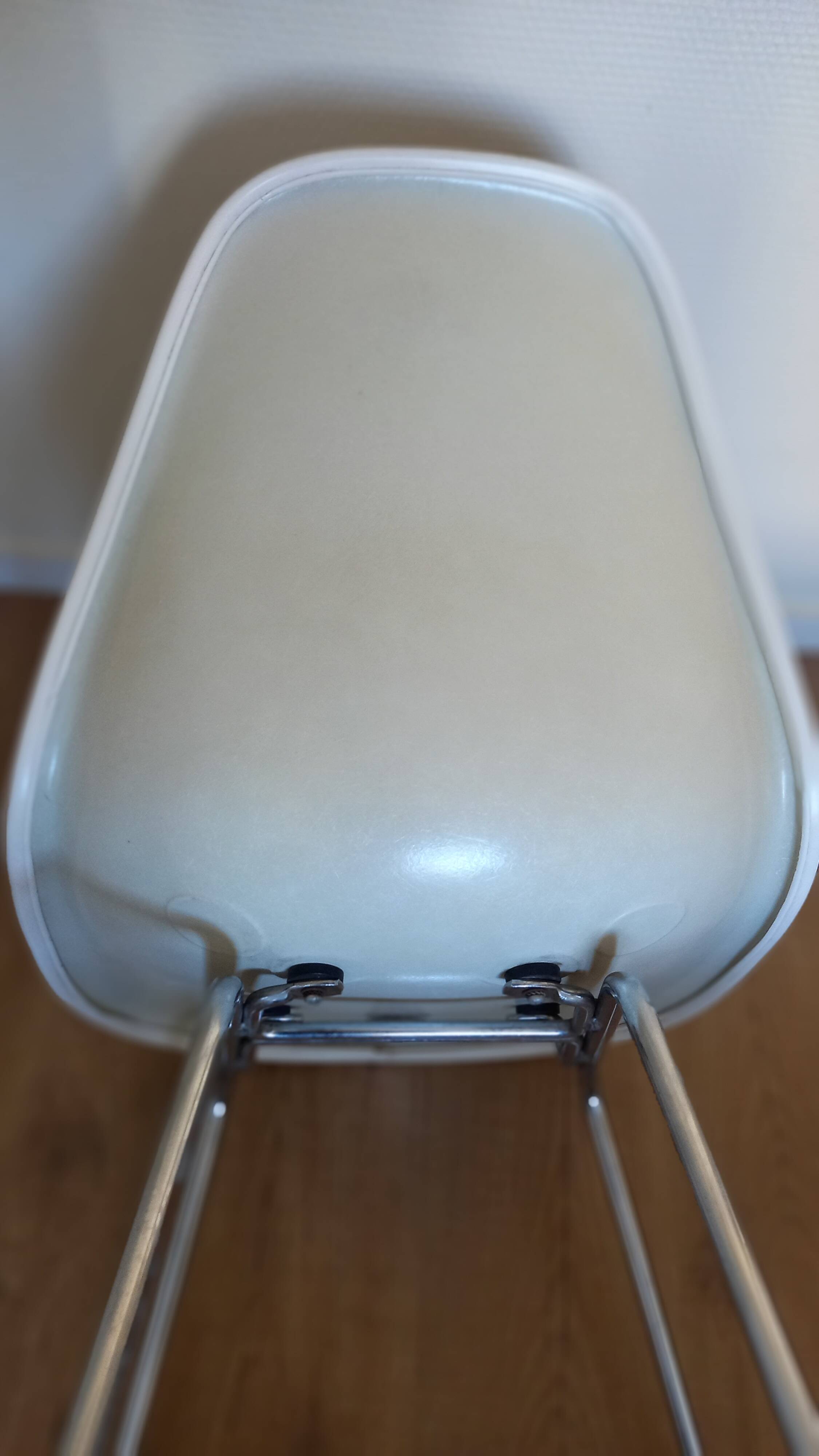 DSX chair by Eames Herman Miller edition