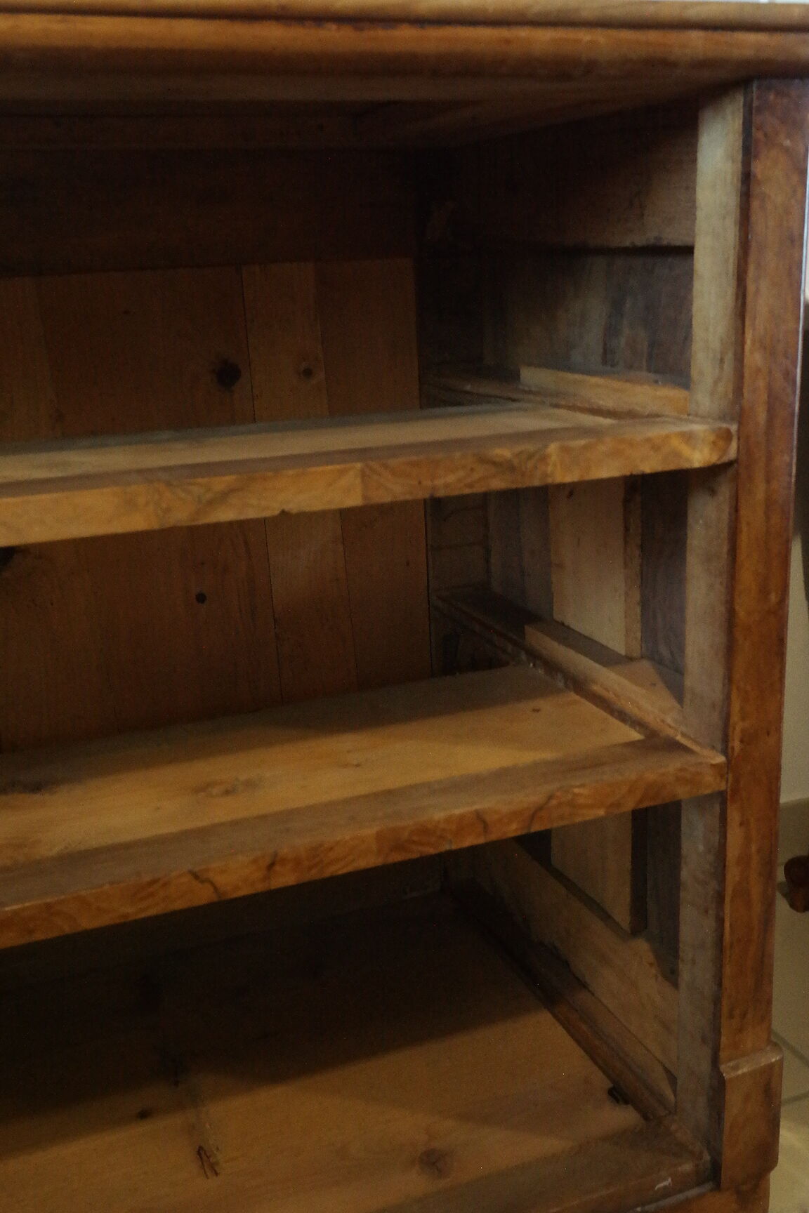 Louis Philippe style chest of drawers in light walnut, 20th century