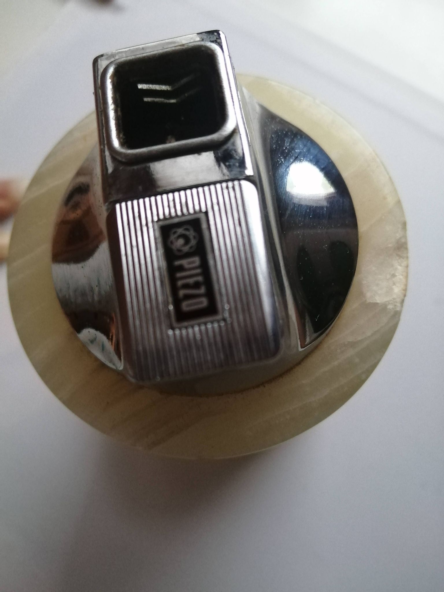 Briquet de table piezo onyx et métal doré, kogen 1970-1980