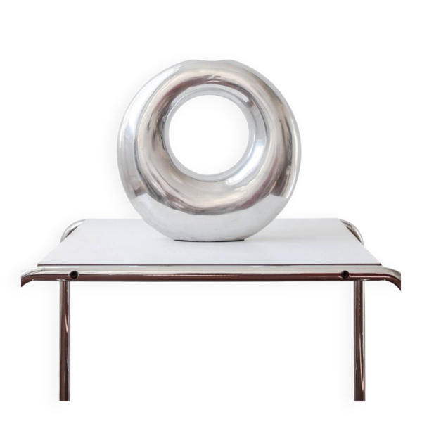 Vase sculpture vintage rond en aluminium poli chromé, travail italien