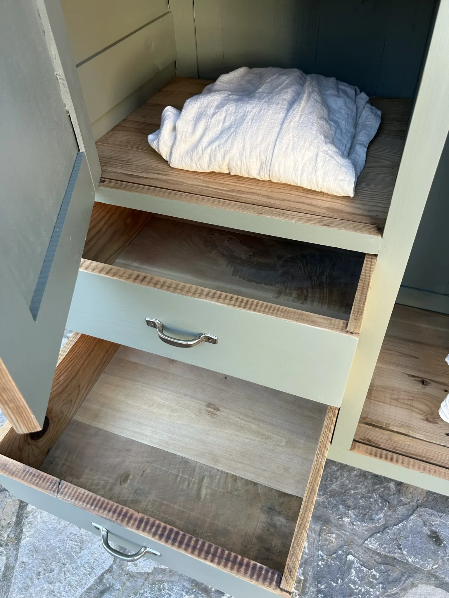 Armoire parisienne 