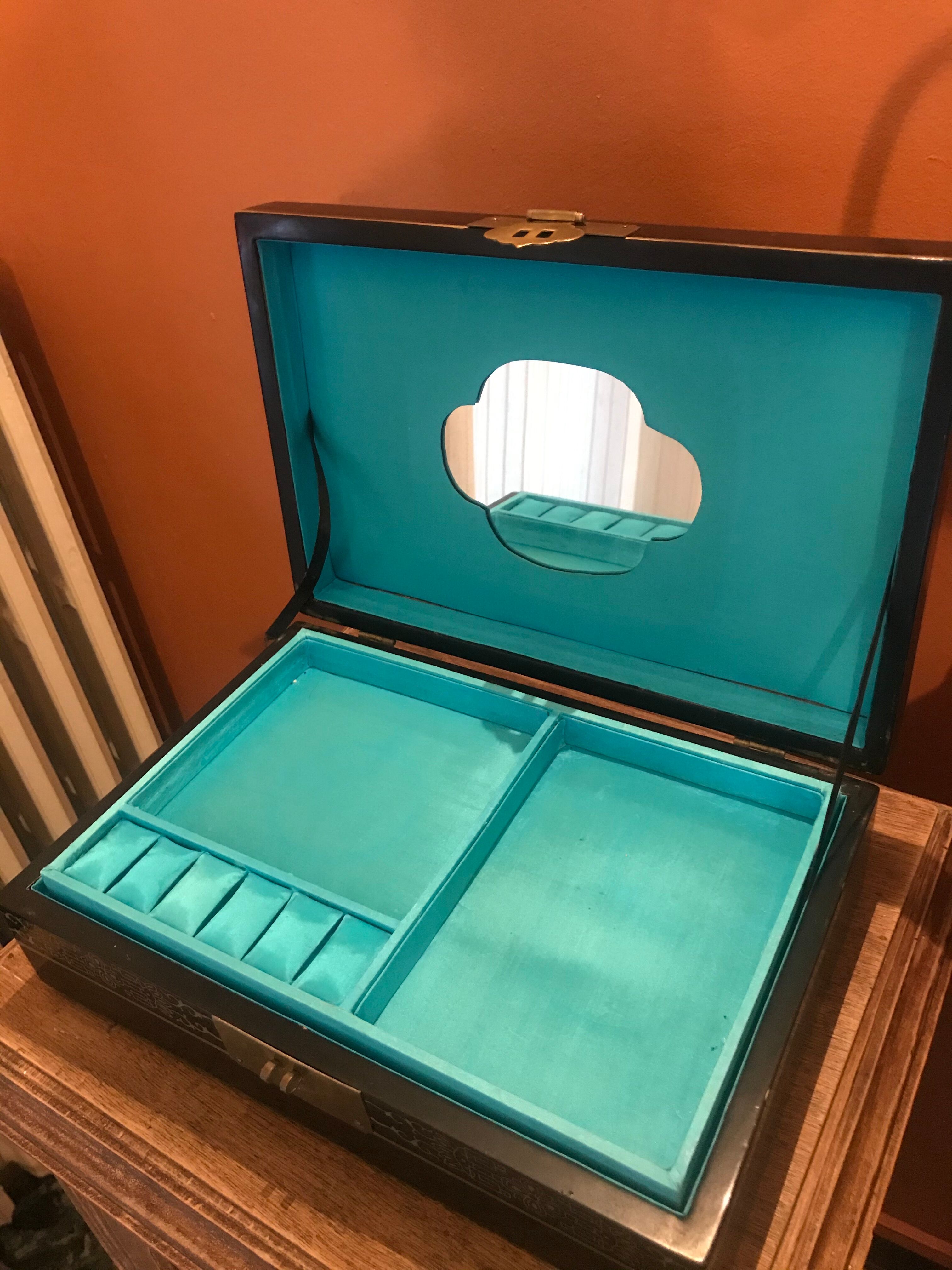 Jewelry box, hairscreas and hard stones