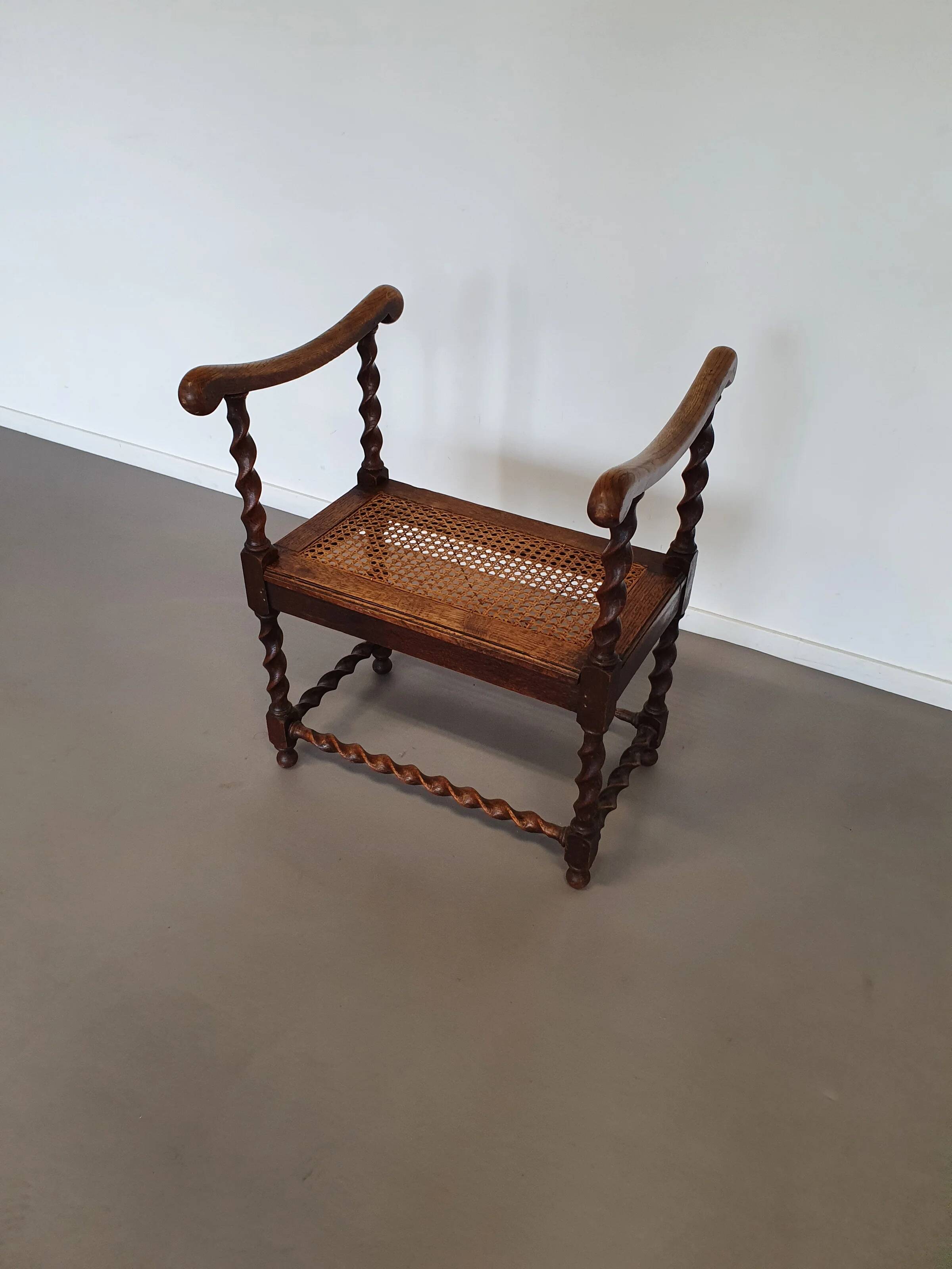 Wokkel chair with armrests and webbing seat