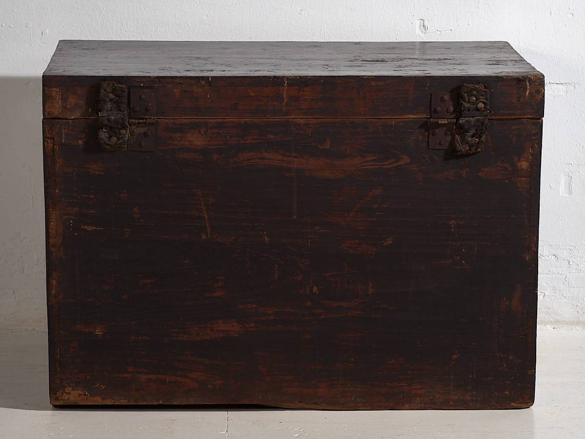 Antique oriental chest with painting of the warrior Yang Mulan (c.1900) #9