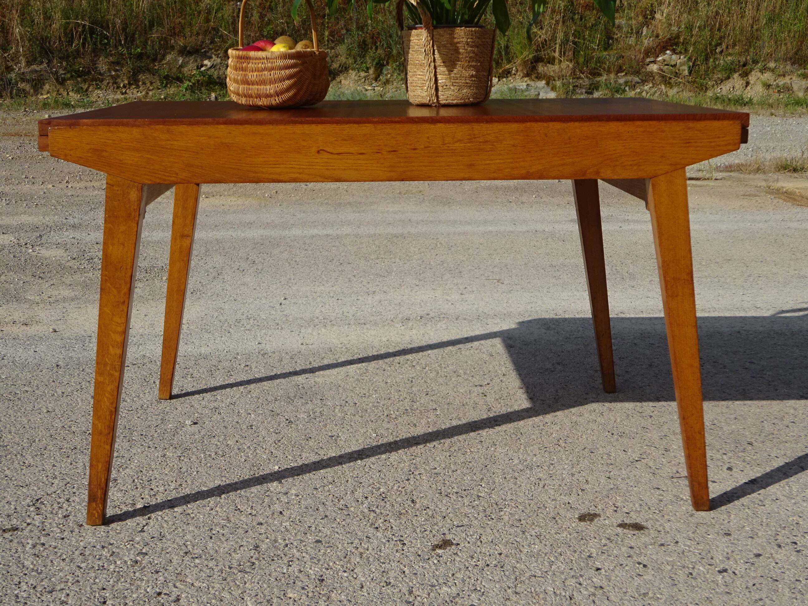 Table vintage en bois avec pieds compas