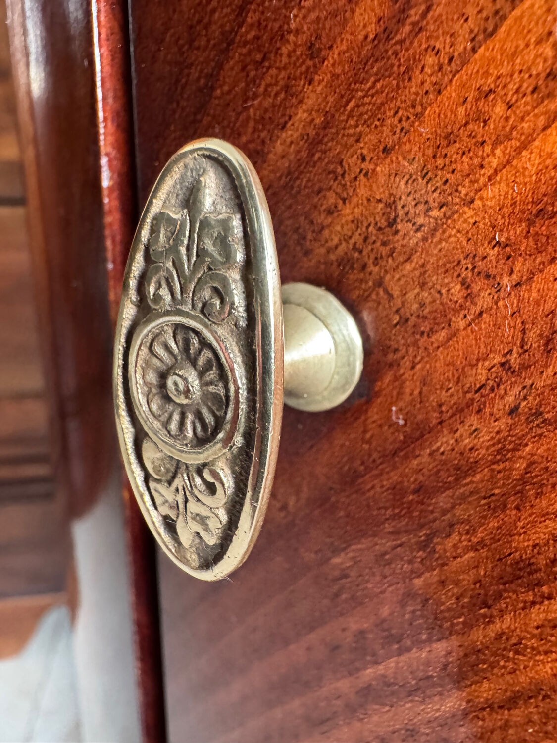 Somno era Empire Mahogany from Cuba and Grooved Marble