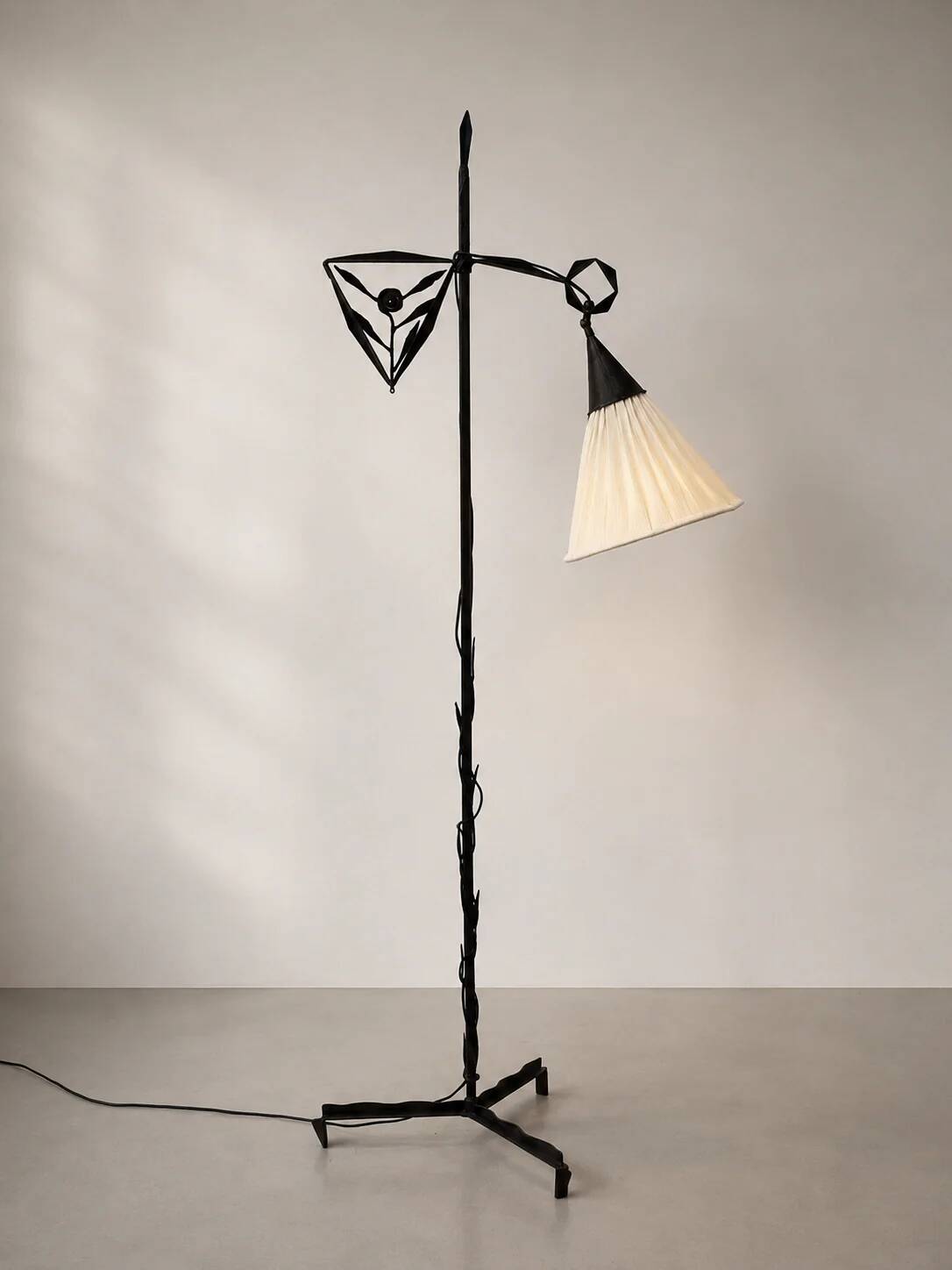 Lampe de sol en fer forgé Arts & Crafts de l'École d'Amsterdam
