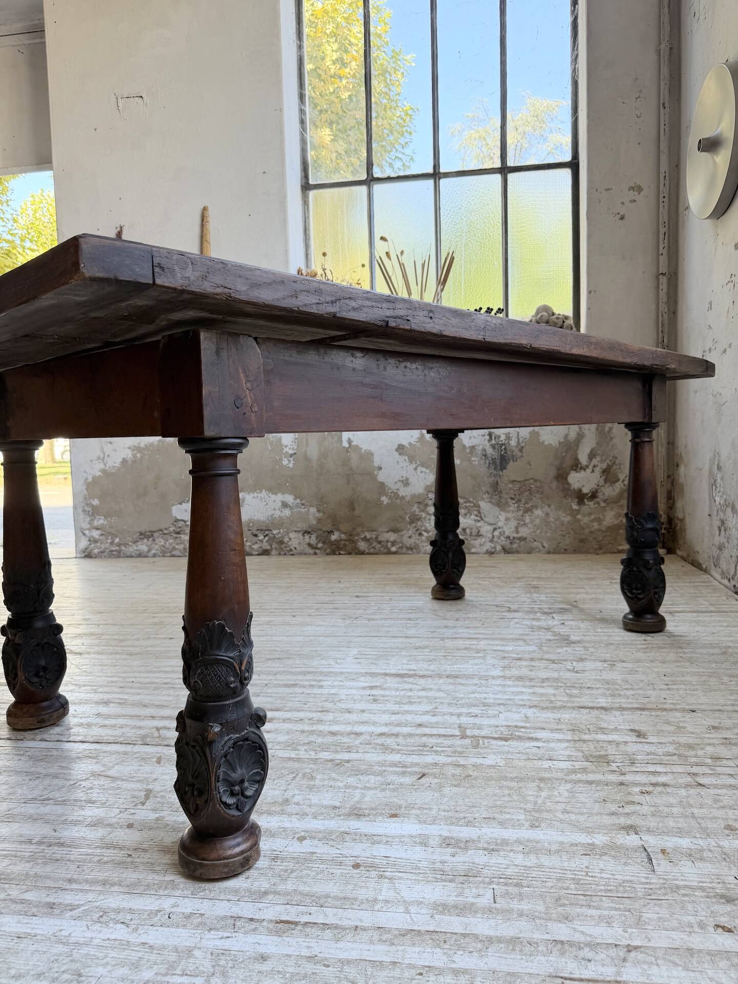 19th-century castle table, carved solid oak, 190cm.