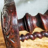 Tabouret ancien en bois massif tourné et sculpté