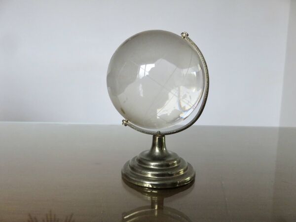 Petit globe terrestre, en cristal, années 70