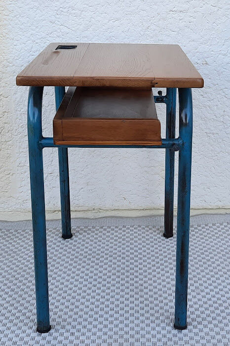 School desk table