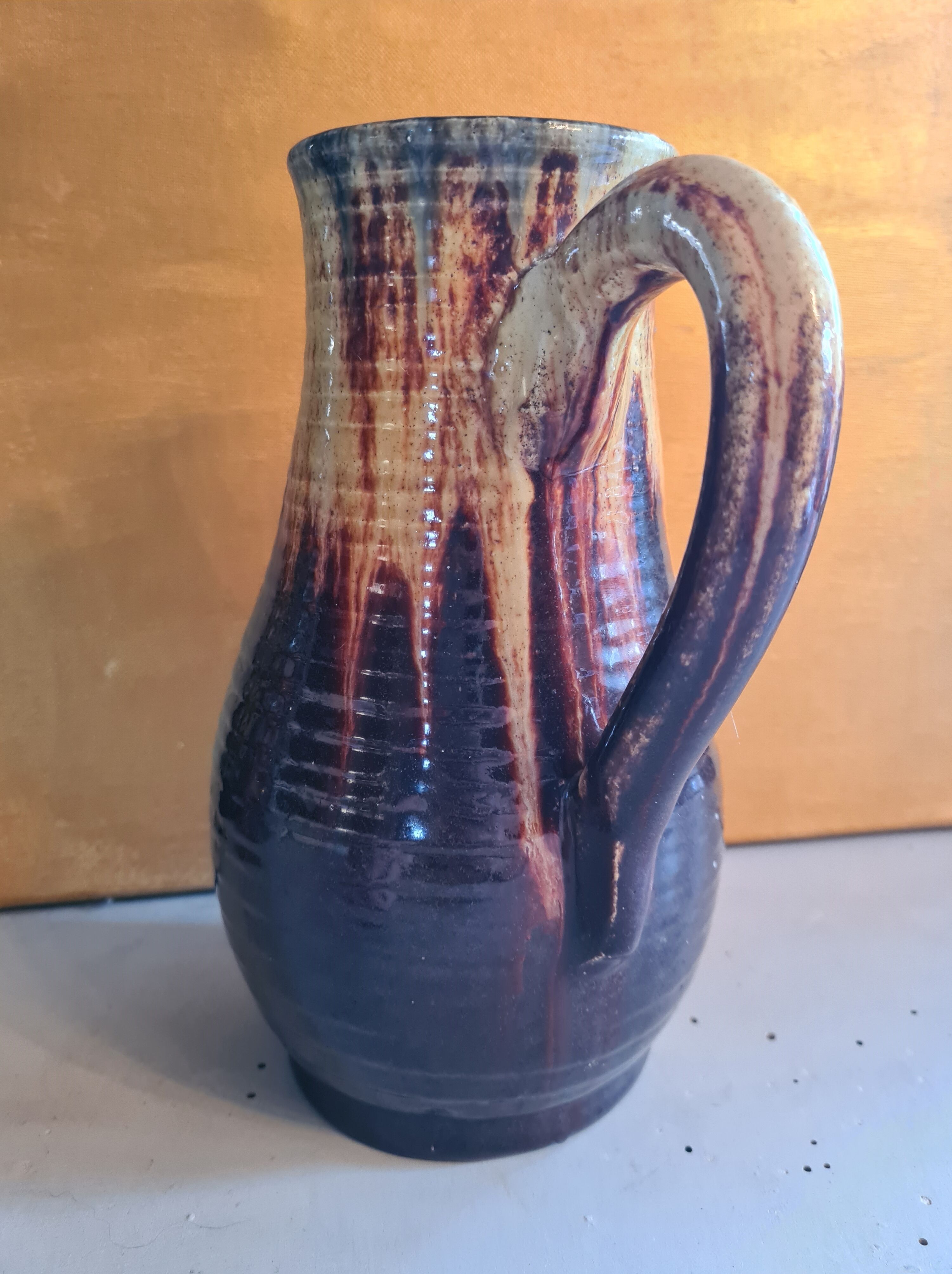 Modernist pitcher in glazed ceramic with pinched beak from Accolay