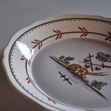 Slightly hollow dish with wavy edge in very good condition from Nevers.