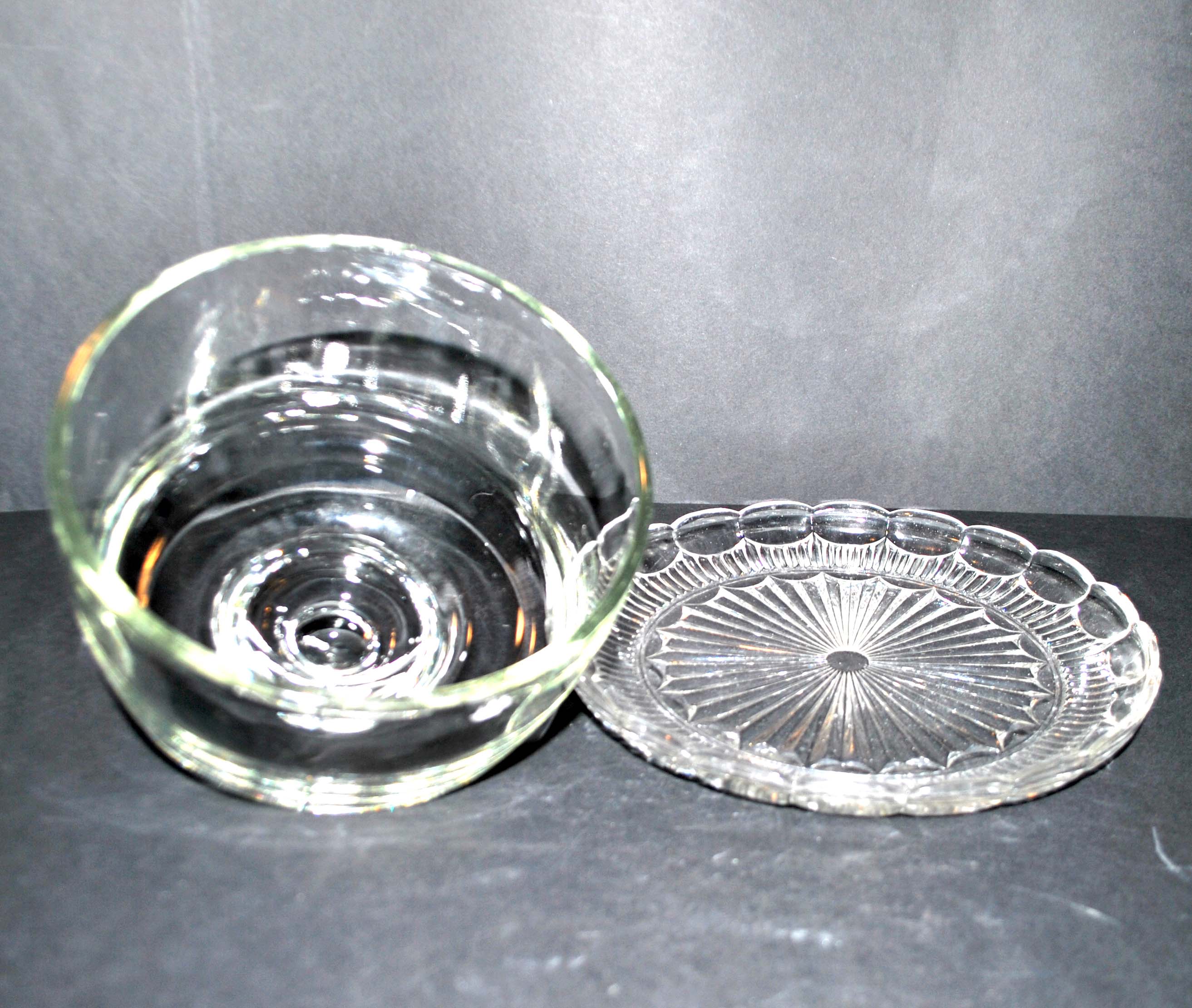 Vintage molded glass cheese bell and presentation plate 16cm