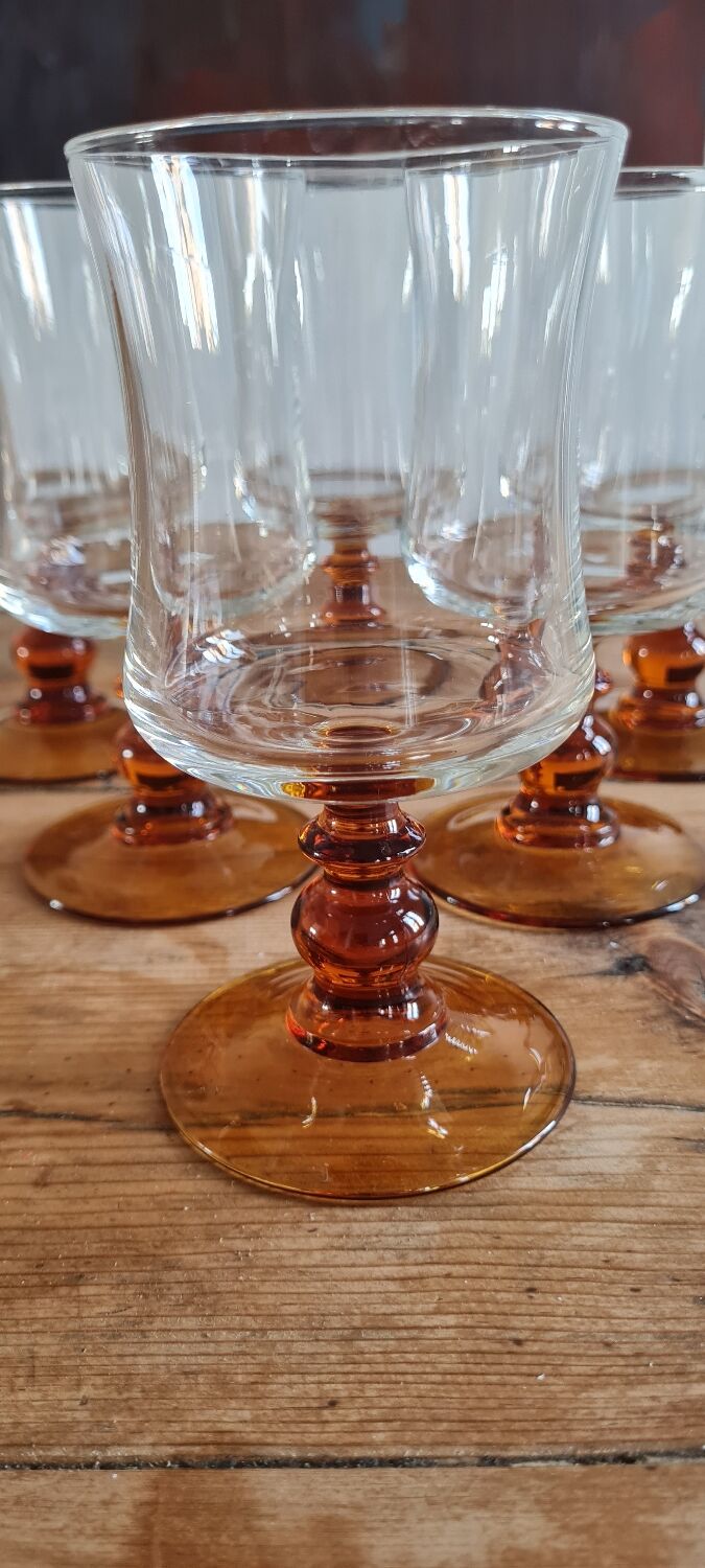 Set of 6 amber stemmed glasses