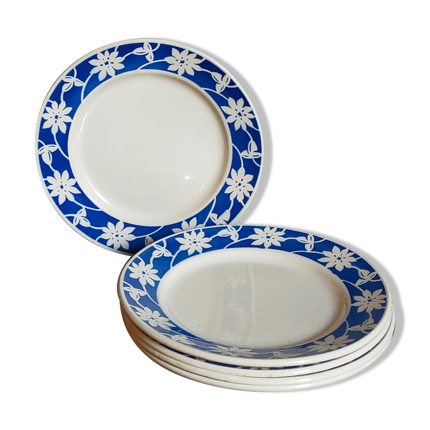 Cinq assiettes à dessert de Badonviller aux fleurs