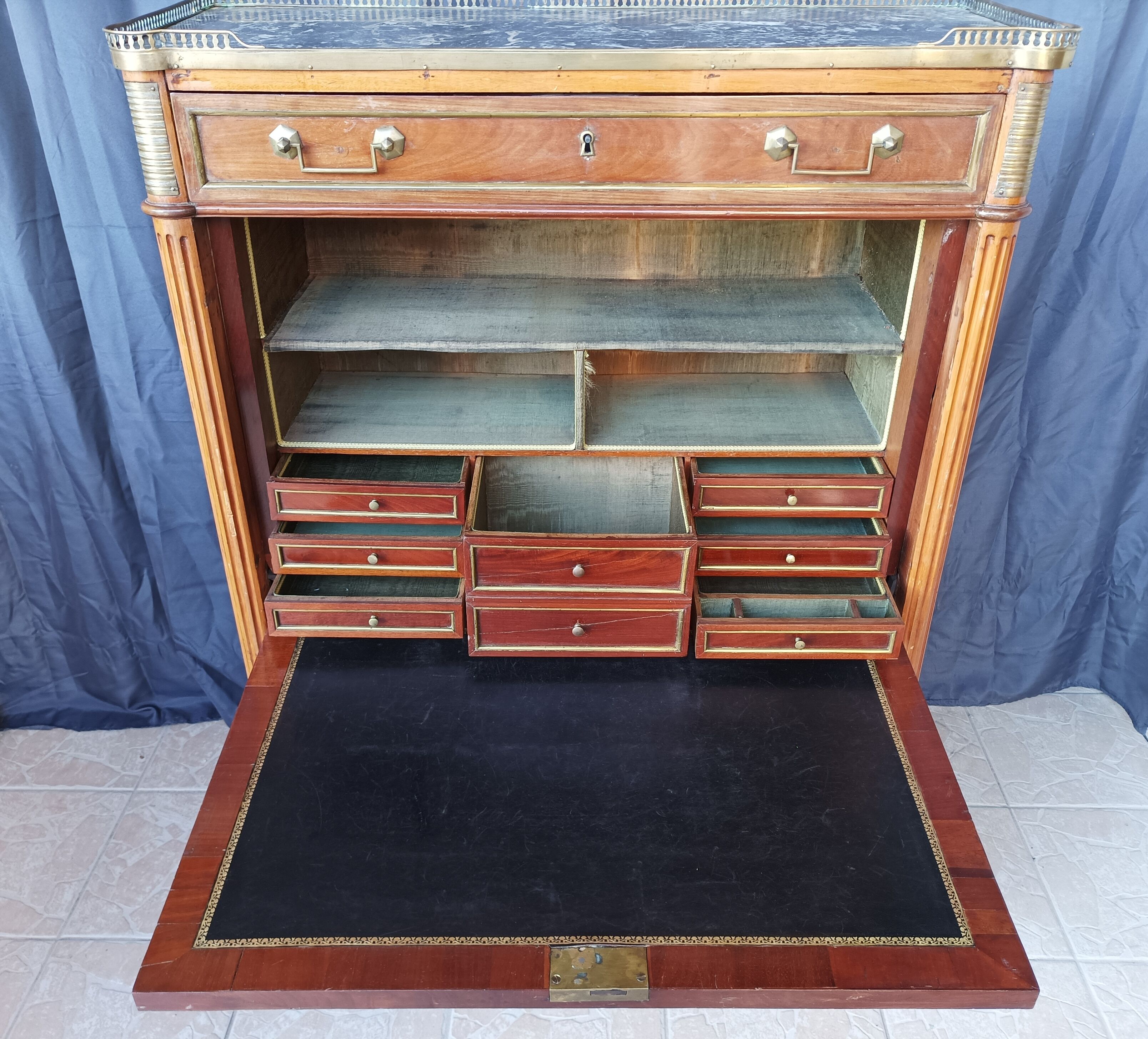 Secretary Louis XVI in mahogany 18th century