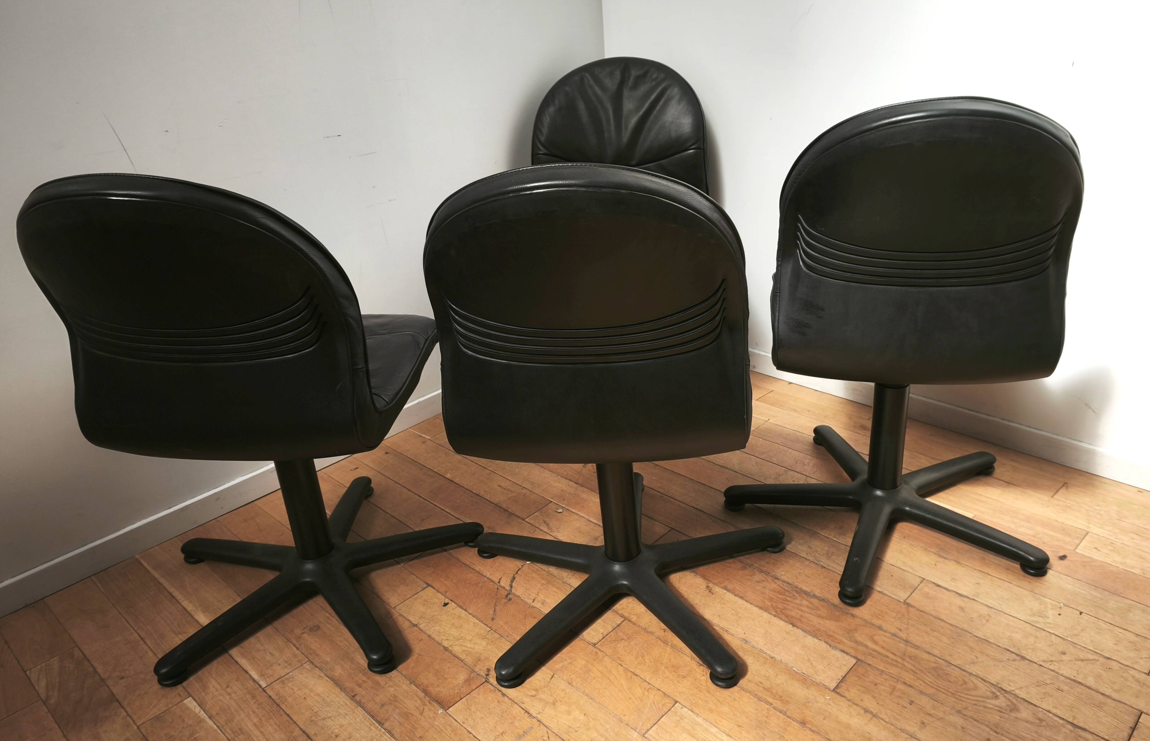 Set of 4 vintage Stratford office chairs.