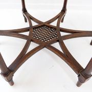 Table piédestal hexagonale ou table d'appoint avec structure en treillis et motif étoilé