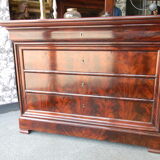 Mahogany chest of drawers of the nineteenth century